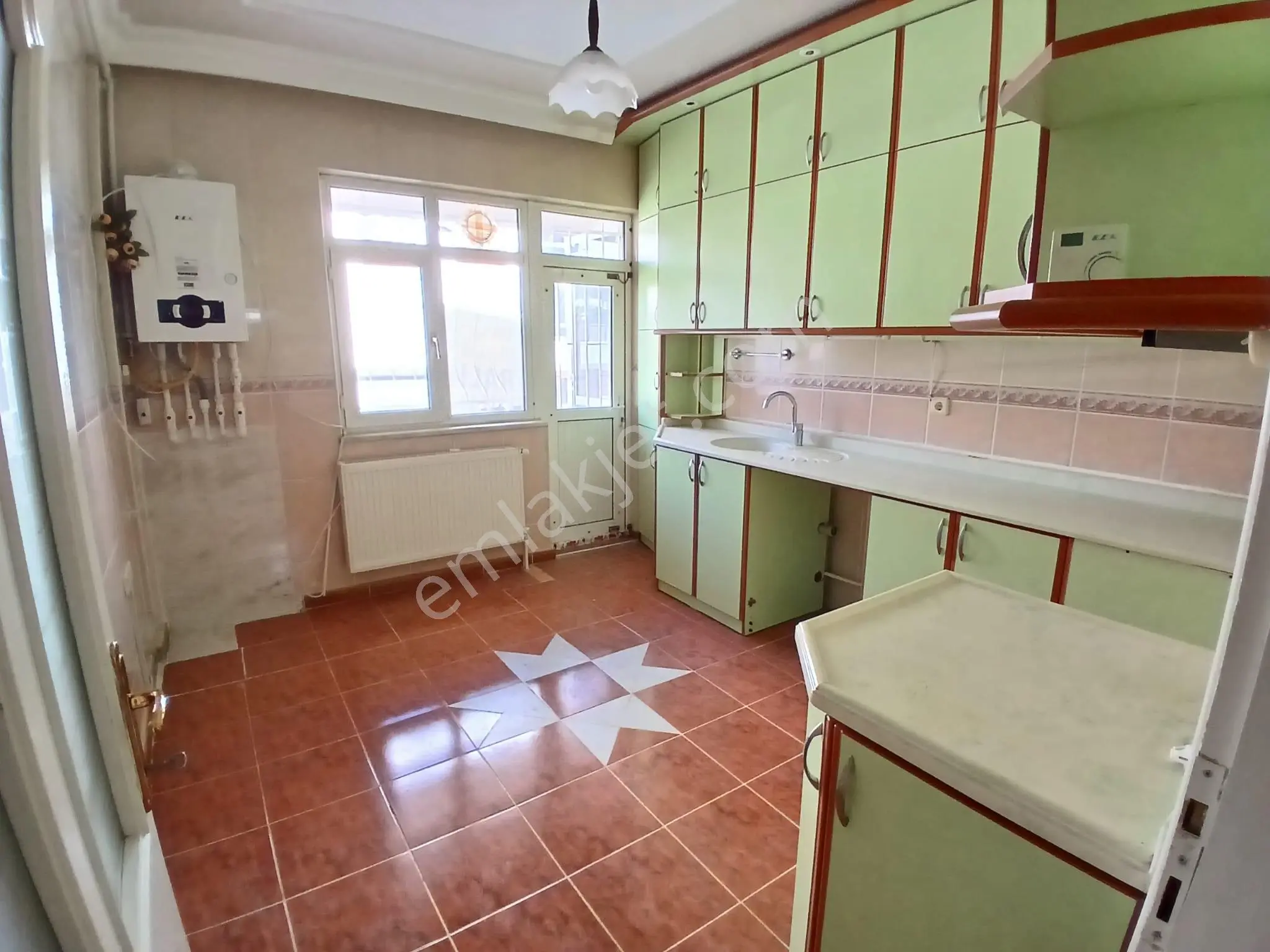 Akçay Emlak'tan Akşehir Çarşı Merkez Stadyum Yanında Bakımlı Kiralık 3+1 Daire - Görsel 8
