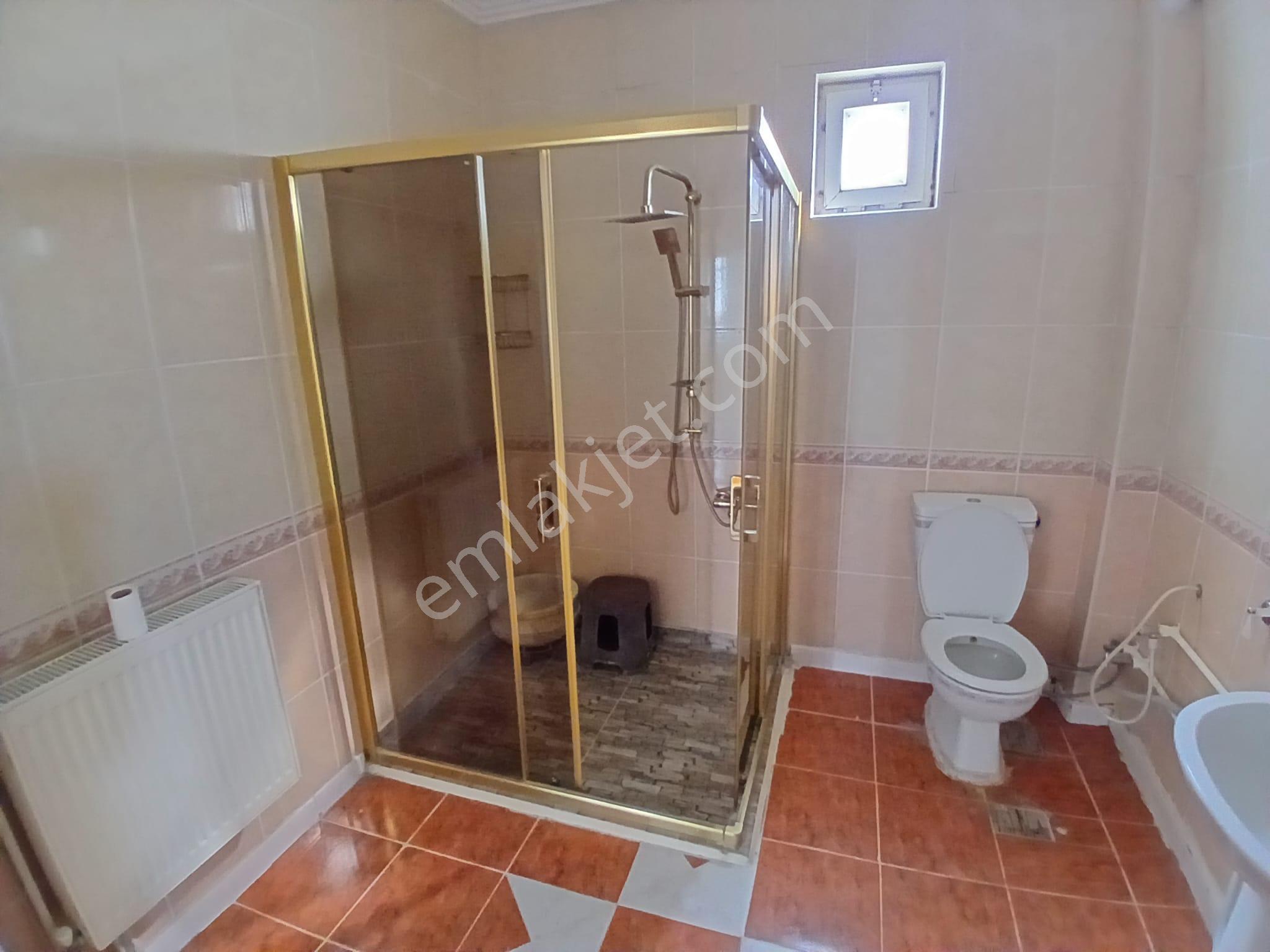 Akçay Emlak'tan Akşehir Çarşı Merkez Stadyum Yanında Bakımlı Kiralık 3+1 Daire - Görsel 3