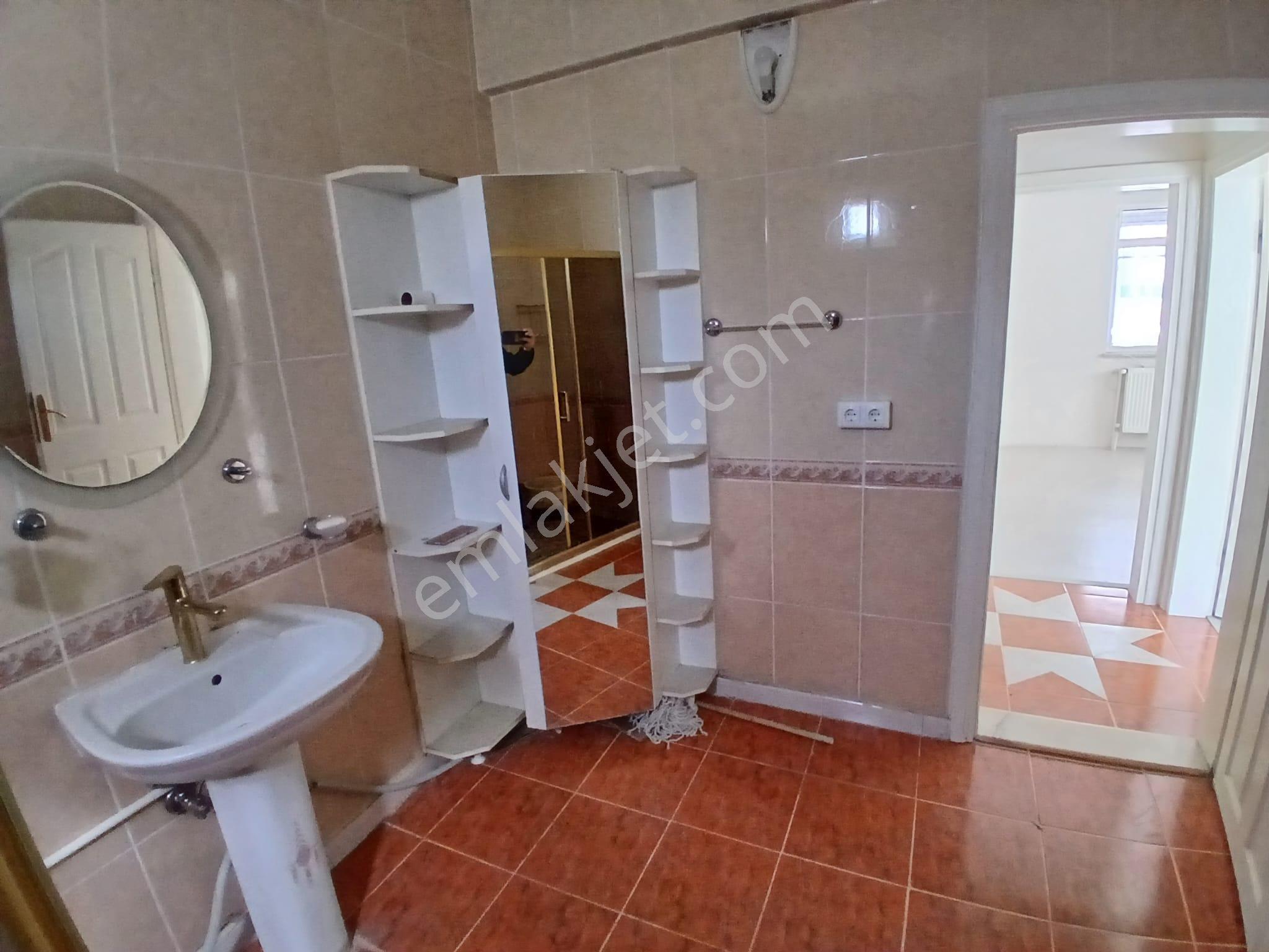 Akçay Emlak'tan Akşehir Çarşı Merkez Stadyum Yanında Bakımlı Kiralık 3+1 Daire - Görsel 5