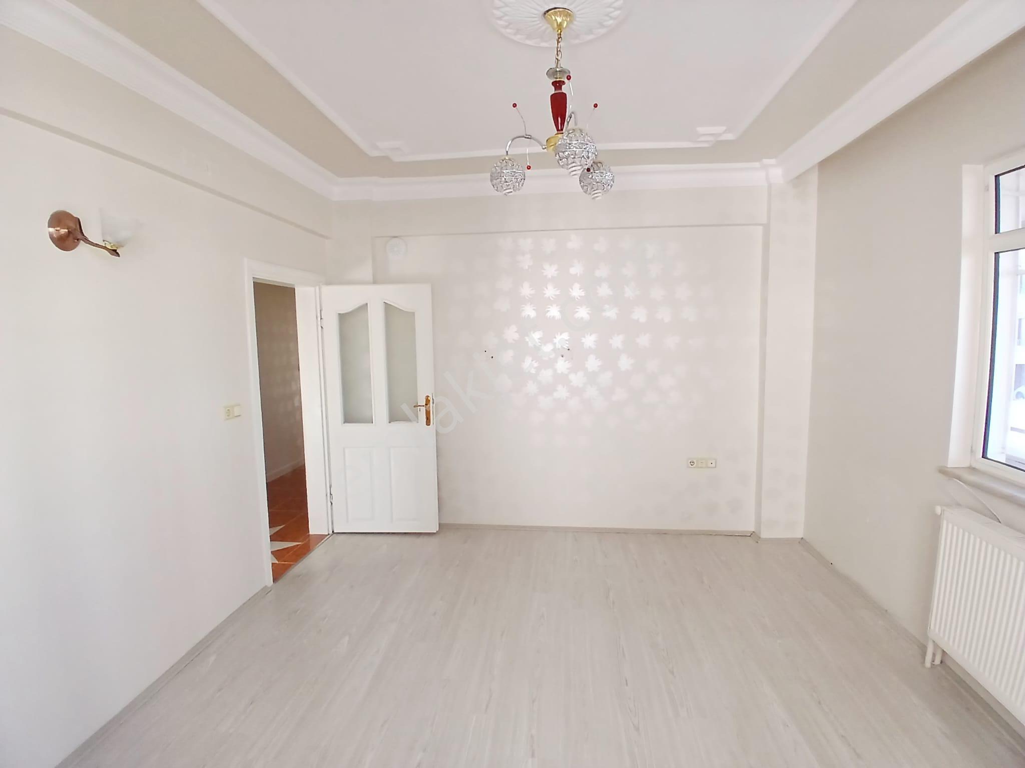 Akçay Emlak'tan Akşehir Çarşı Merkez Stadyum Yanında Bakımlı Kiralık 3+1 Daire - Görsel 23