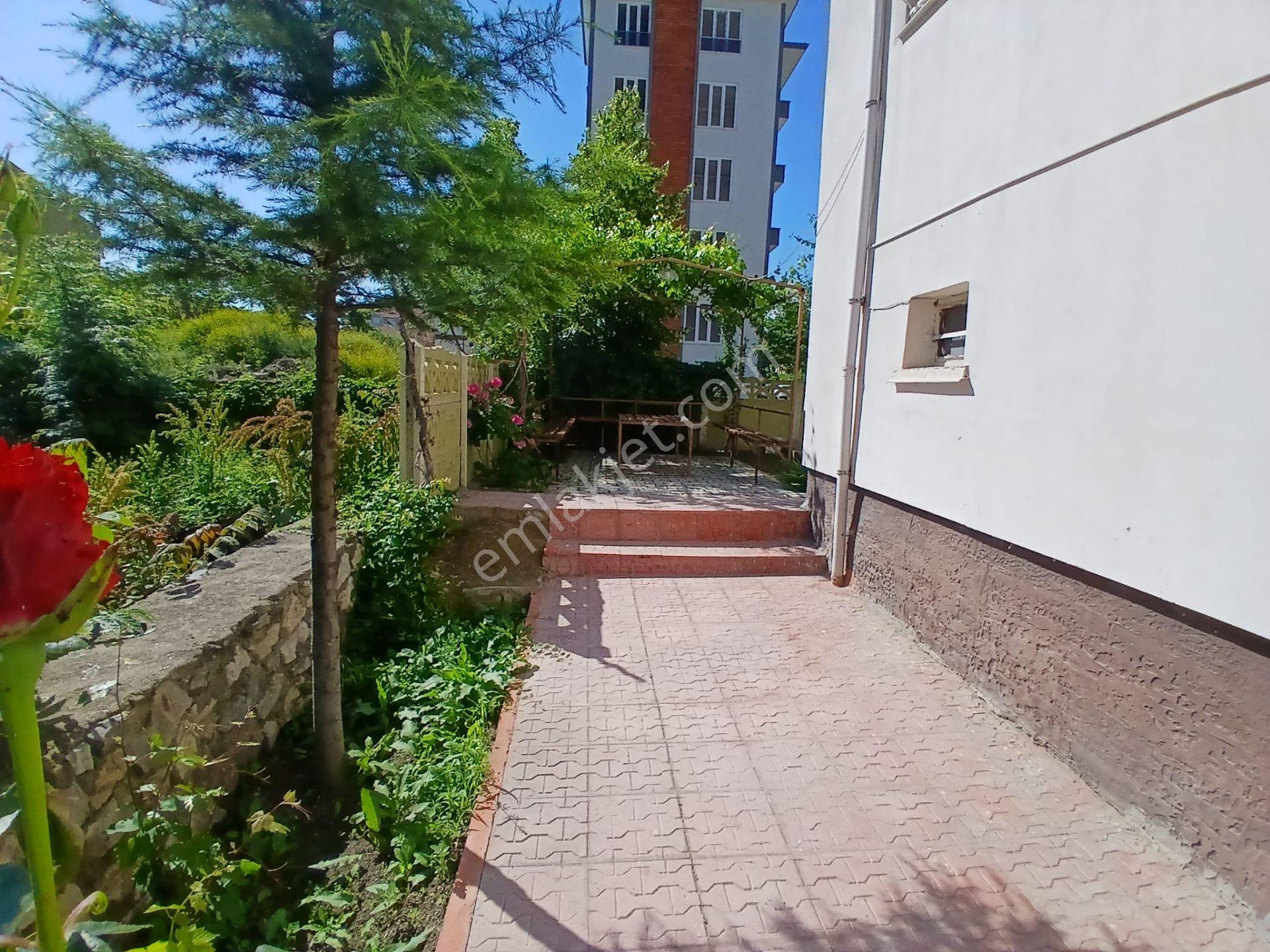 Akçay Emlak'tan Akşehir Çarşı Merkez Stadyum Yanında Bakımlı Kiralık 3+1 Daire - Görsel 34