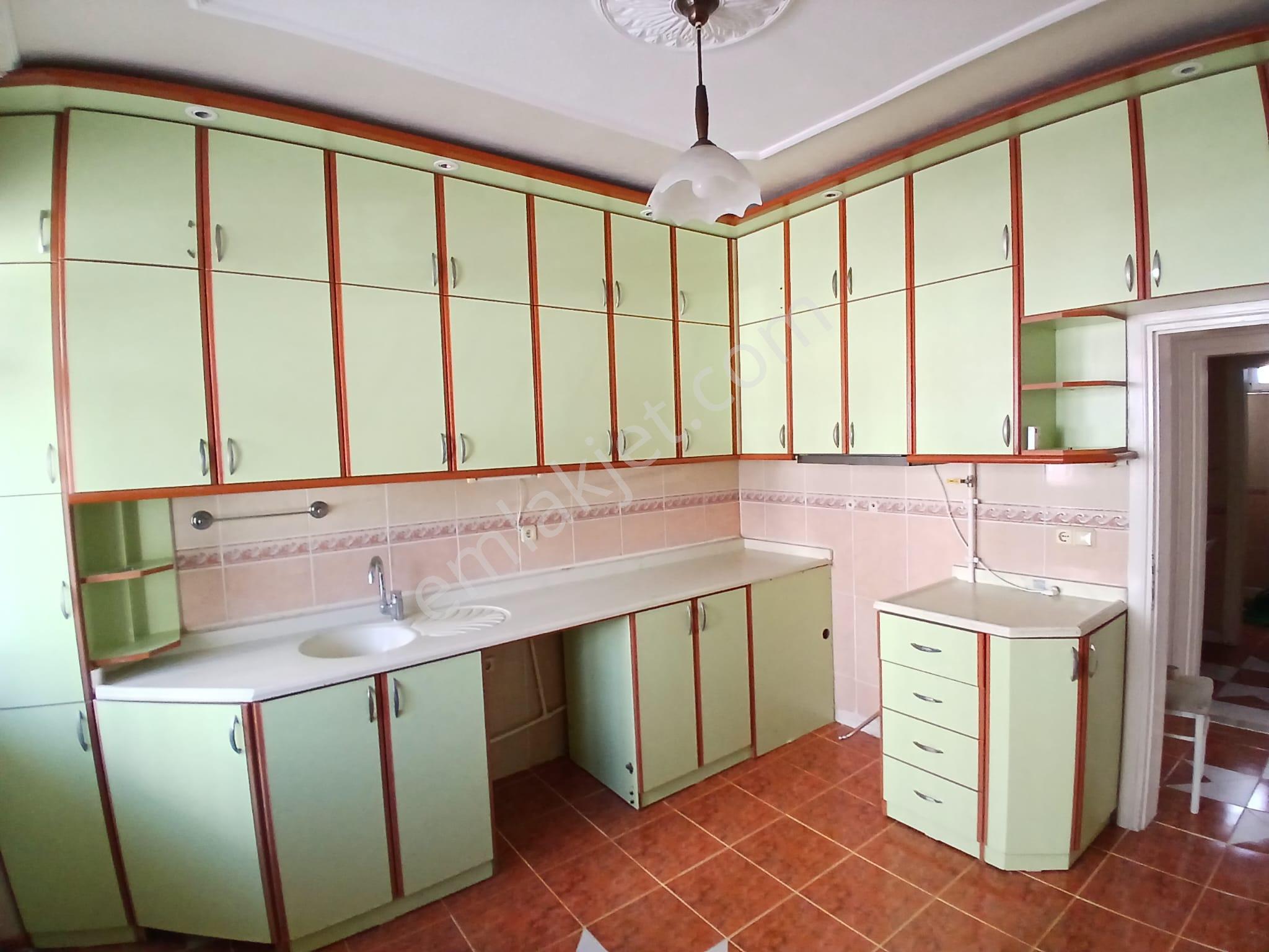 Akçay Emlak'tan Akşehir Çarşı Merkez Stadyum Yanında Bakımlı Kiralık 3+1 Daire - Görsel 11