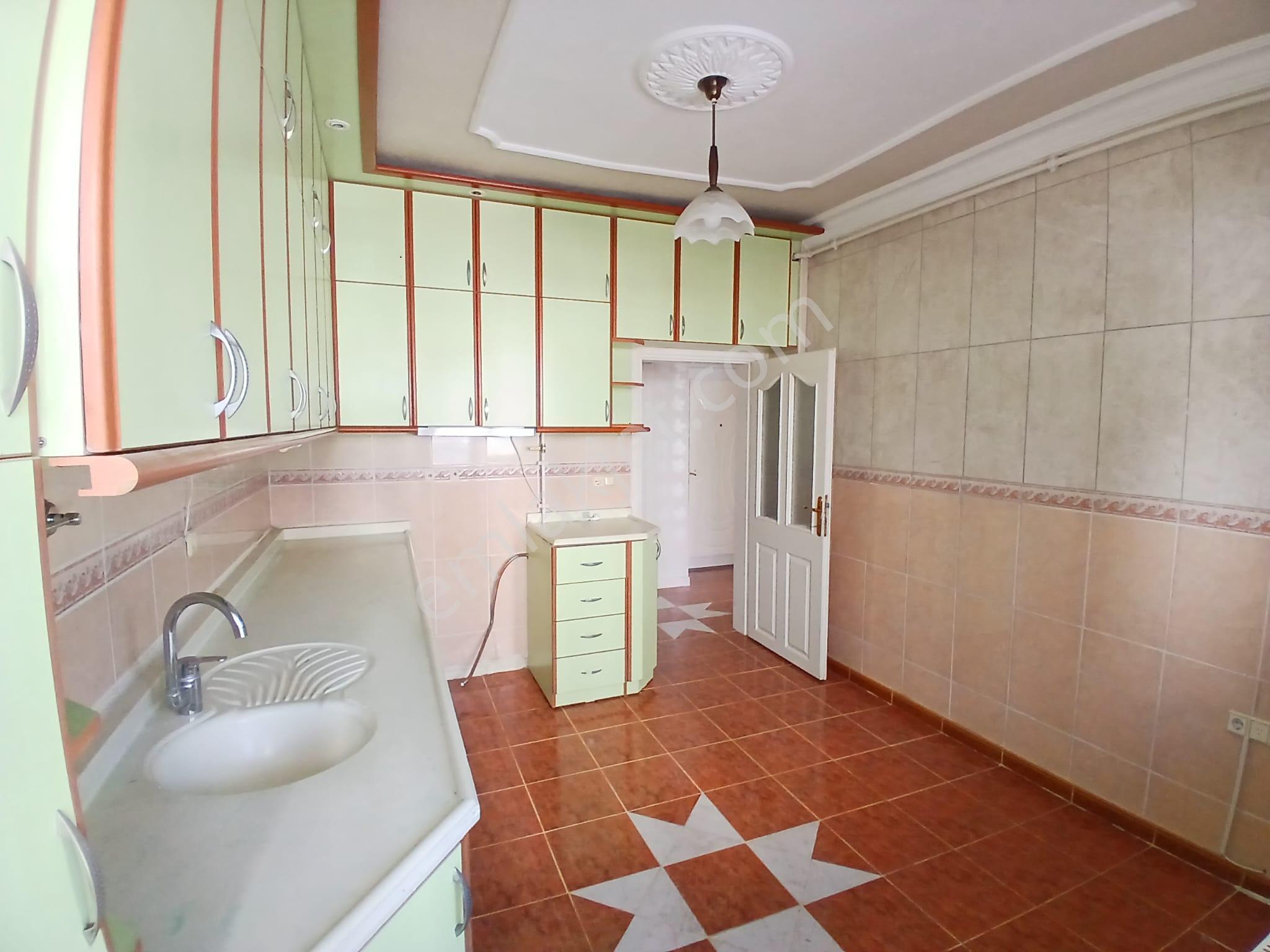 Akçay Emlak'tan Akşehir Çarşı Merkez Stadyum Yanında Bakımlı Kiralık 3+1 Daire - Görsel 10