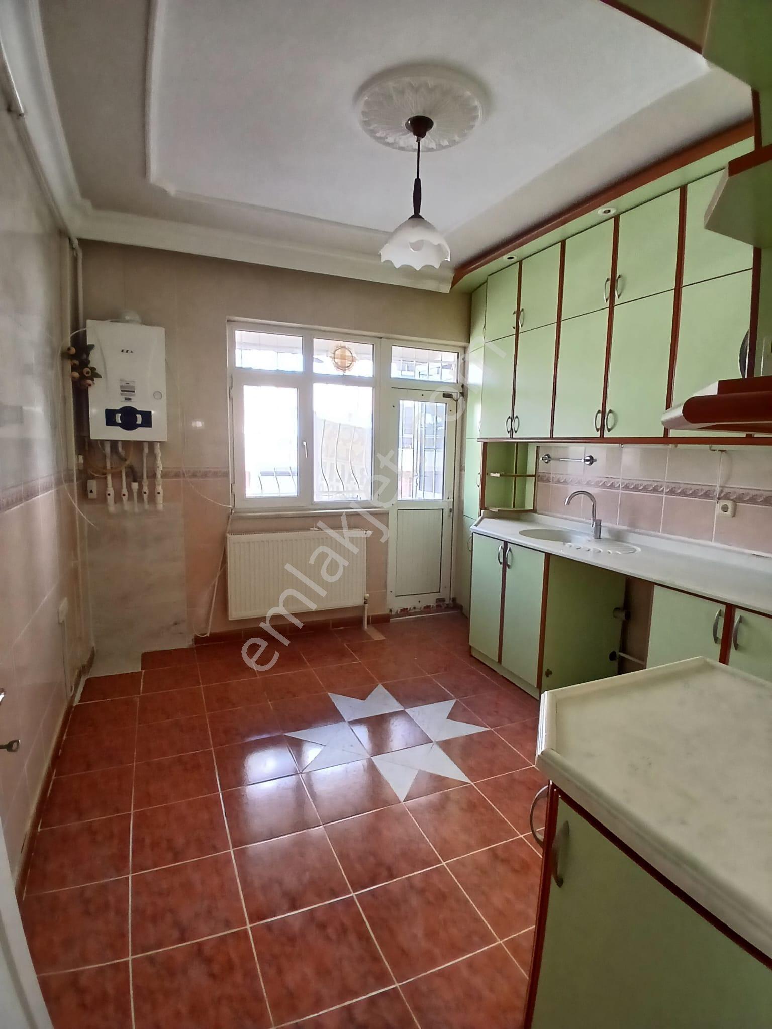 Akçay Emlak'tan Akşehir Çarşı Merkez Stadyum Yanında Bakımlı Kiralık 3+1 Daire - Görsel 9