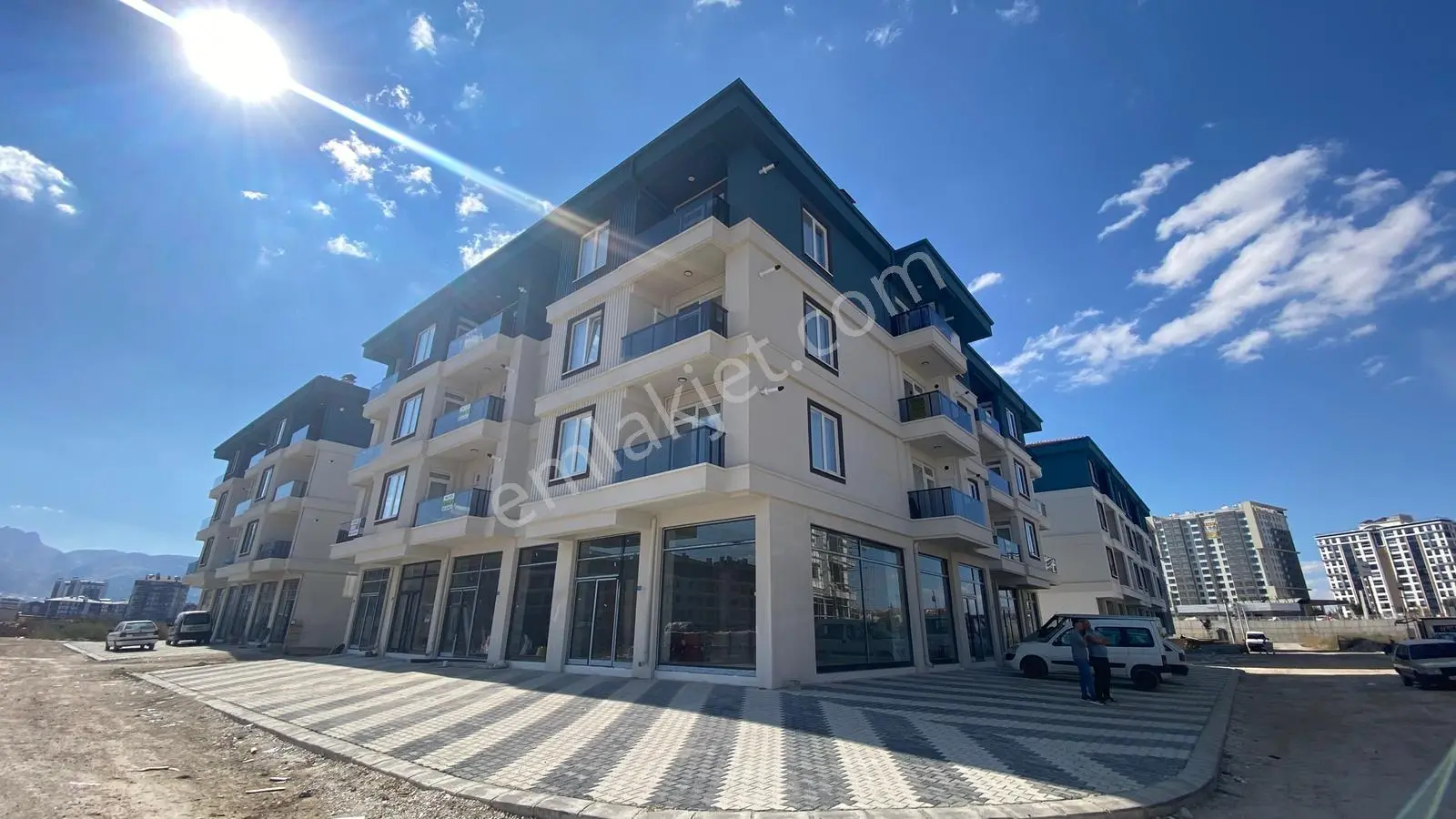 Afyon Özsu Emlak'tan Diş Hastanesi Arkası Eşyalı 1+1 Daireler