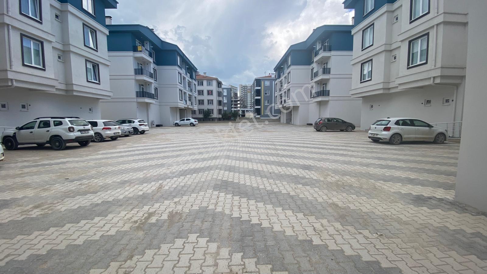 Afyon Özsu Emlak'tan Diş Hastanesi Arkası Eşyalı 1+1 Daireler - Görsel 14