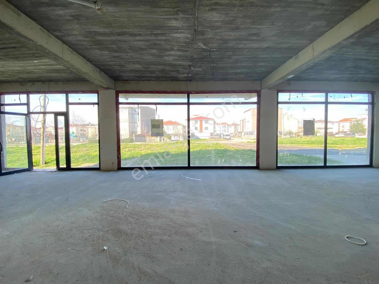 Havuzlar Mahallesinde Toplam 680m2 Kiralık Dükkan