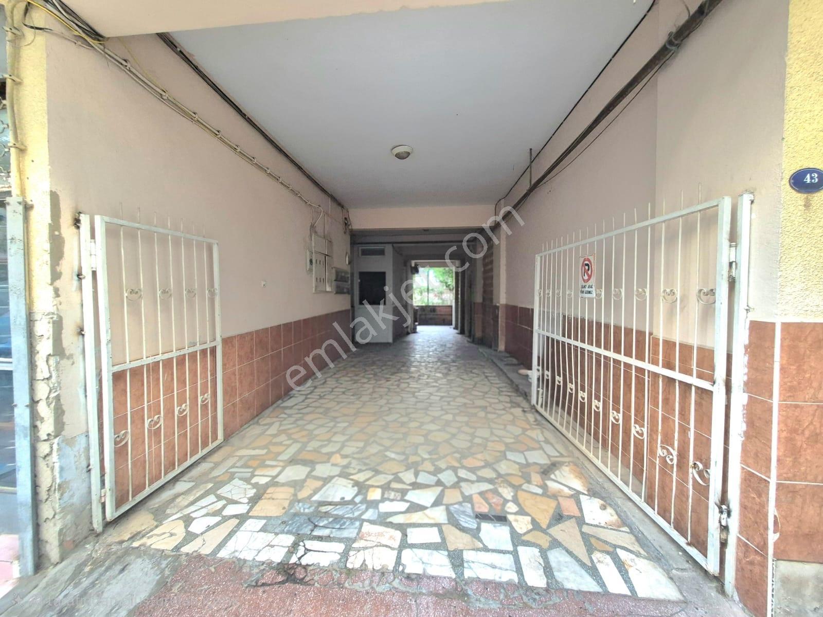 K.yaka Zübeyde Hnm Anıtı Yakını Otoparklı D. Gazlı 3+1 150 M2 - Görsel 22