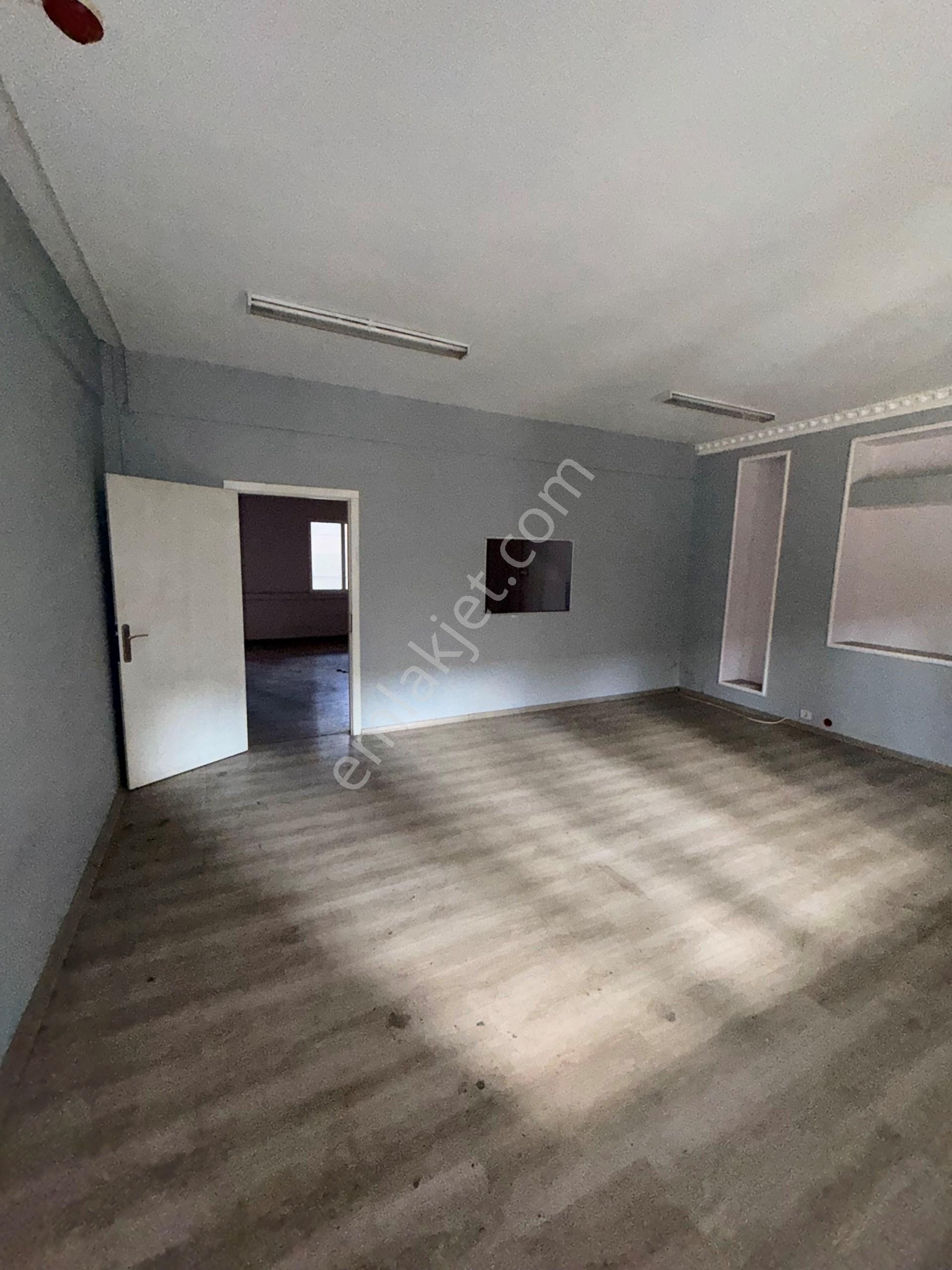 Altıayak Sanayi Bölgesi'nde 4 Adet Tır Giriş Kapısı Bulunan 1.200 M² Ticari Alan Kiralık. - Görsel 18