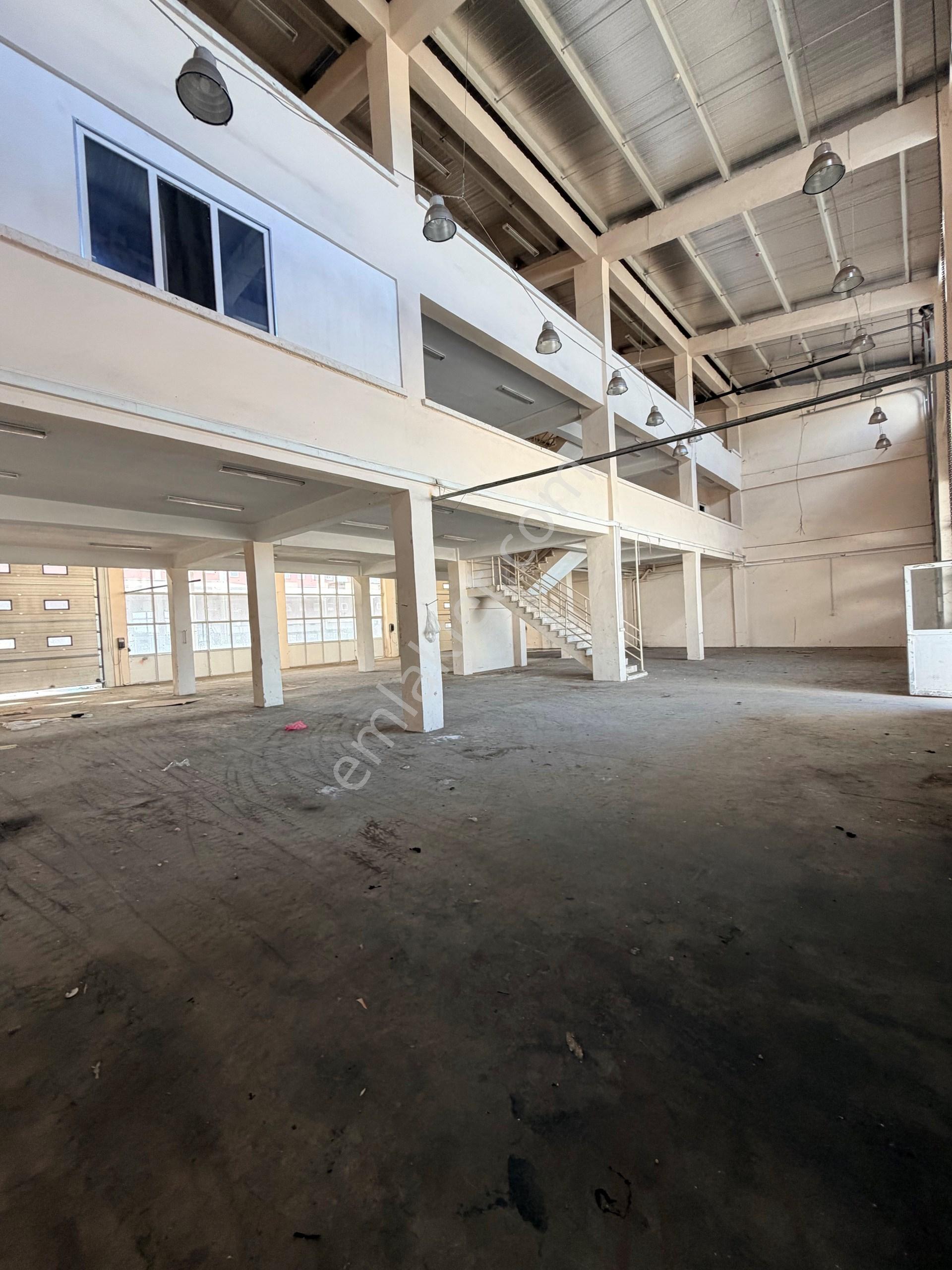Altıayak Sanayi Bölgesi'nde 4 Adet Tır Giriş Kapısı Bulunan 1.200 M² Ticari Alan Kiralık. - Görsel 3