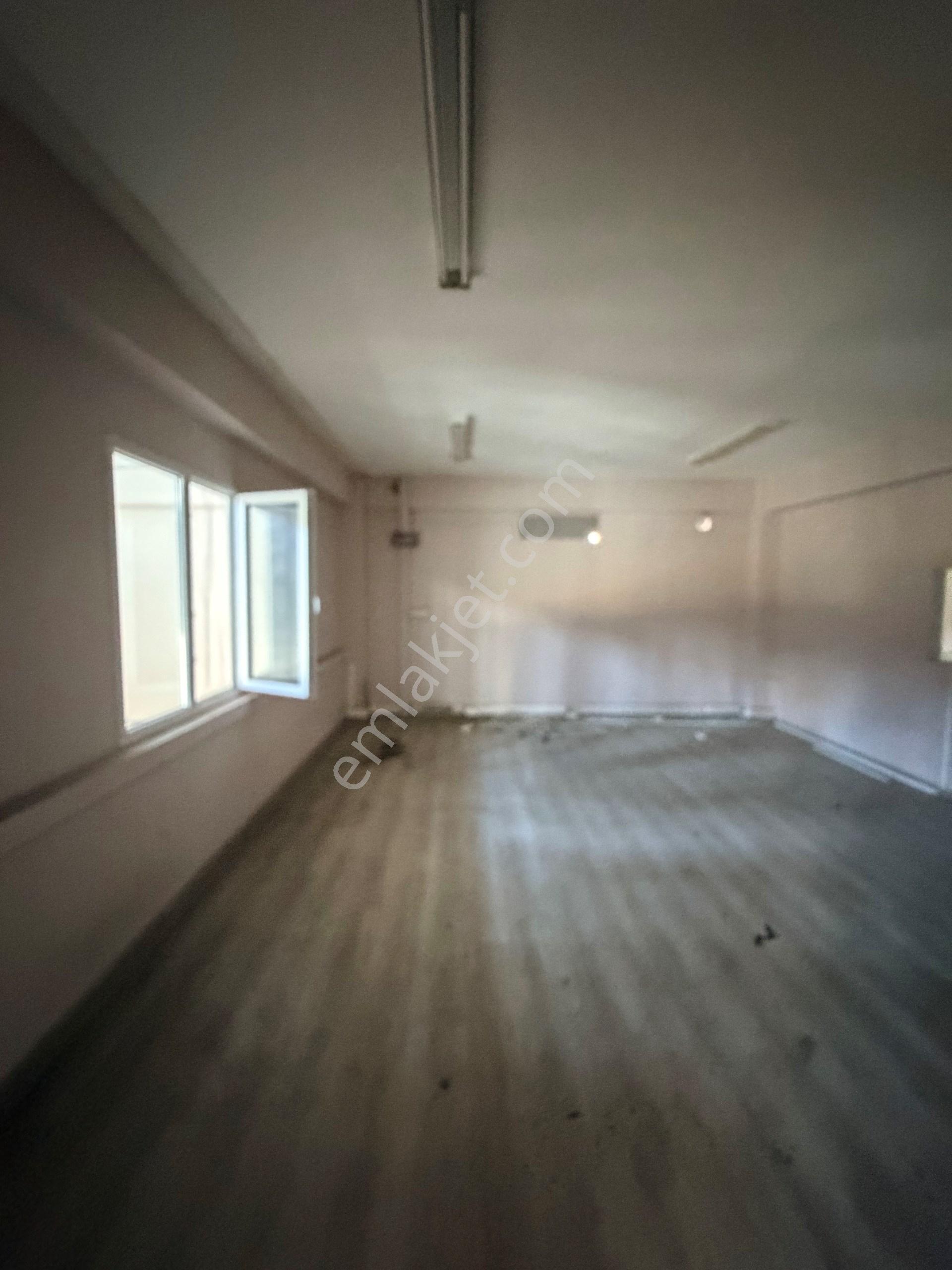 Altıayak Sanayi Bölgesi'nde 4 Adet Tır Giriş Kapısı Bulunan 1.200 M² Ticari Alan Kiralık. - Görsel 17