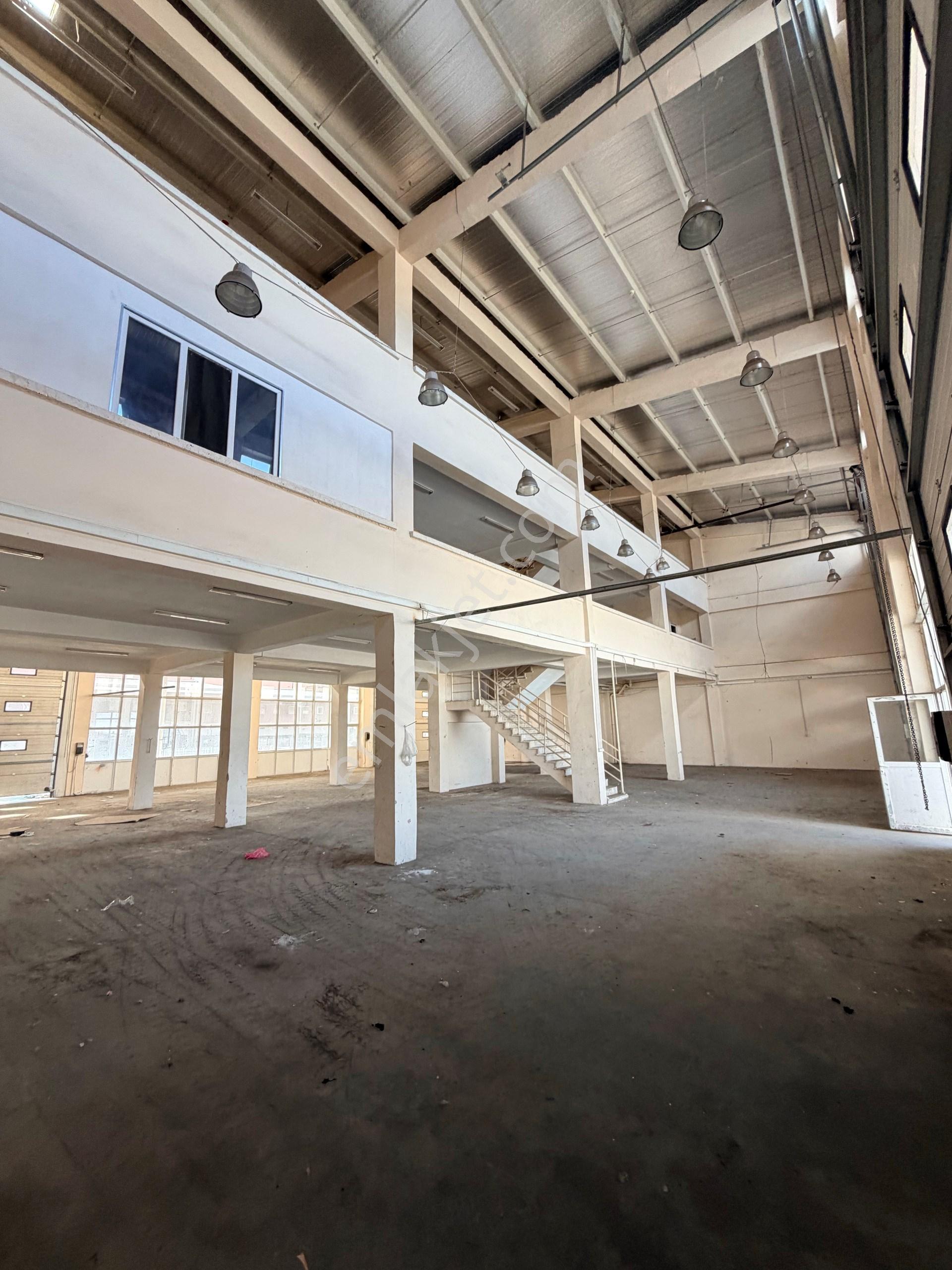 Altıayak Sanayi Bölgesi'nde 4 Adet Tır Giriş Kapısı Bulunan 1.200 M² Ticari Alan Kiralık. - Görsel 2