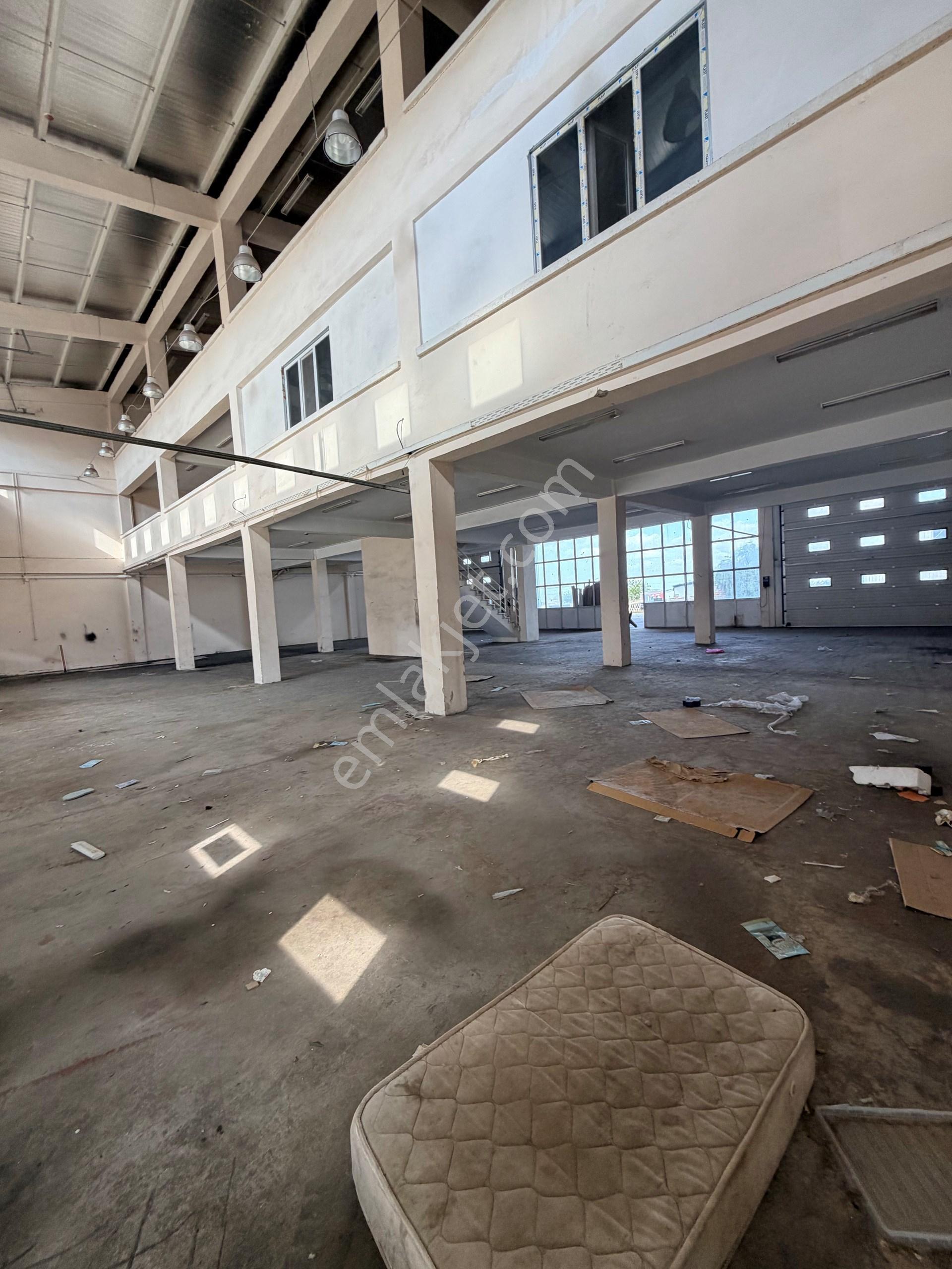 Altıayak Sanayi Bölgesi'nde 4 Adet Tır Giriş Kapısı Bulunan 1.200 M² Ticari Alan Kiralık. - Görsel 8
