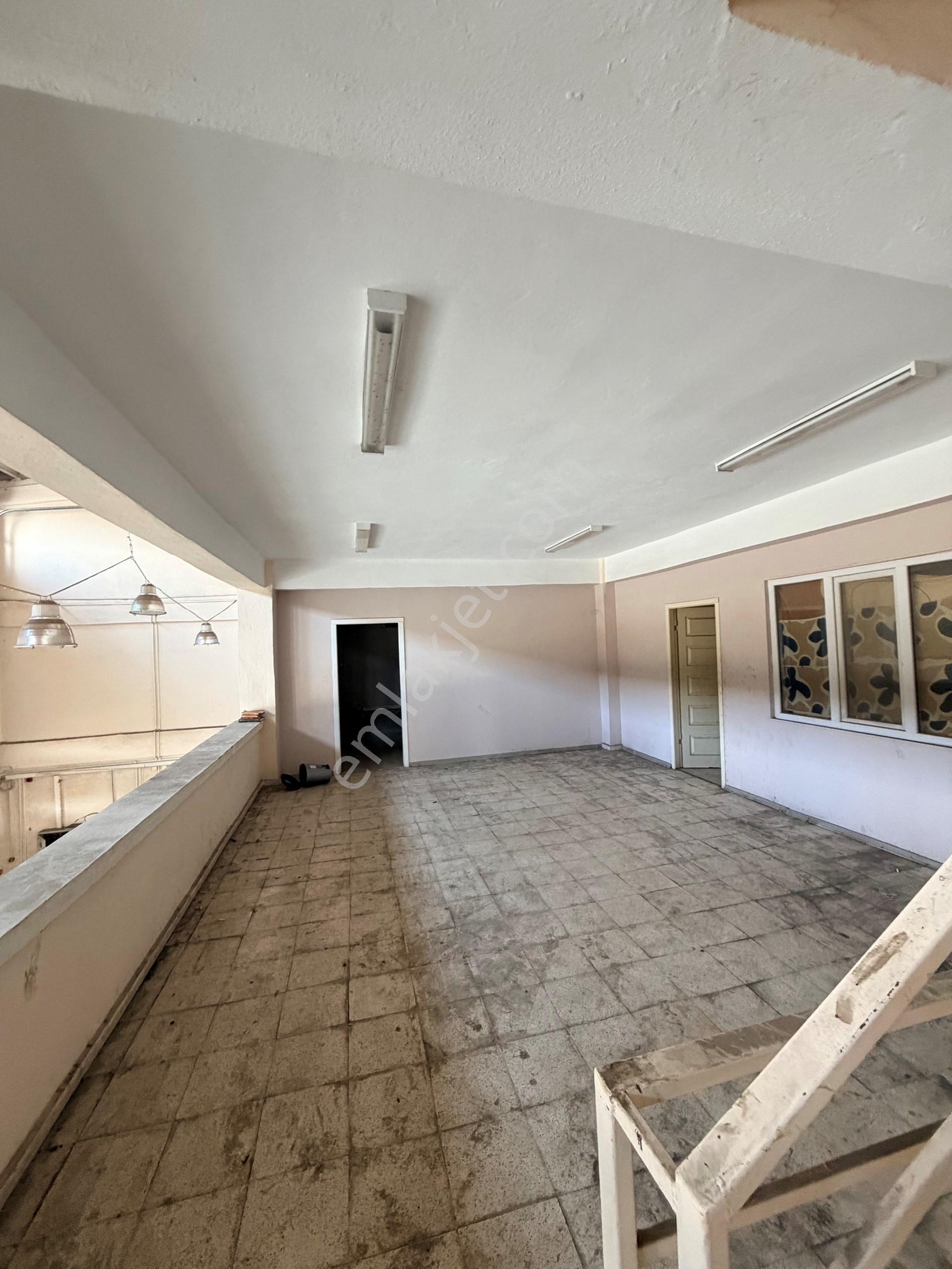 Altıayak Sanayi Bölgesi'nde 4 Adet Tır Giriş Kapısı Bulunan 1.200 M² Ticari Alan Kiralık. - Görsel 13
