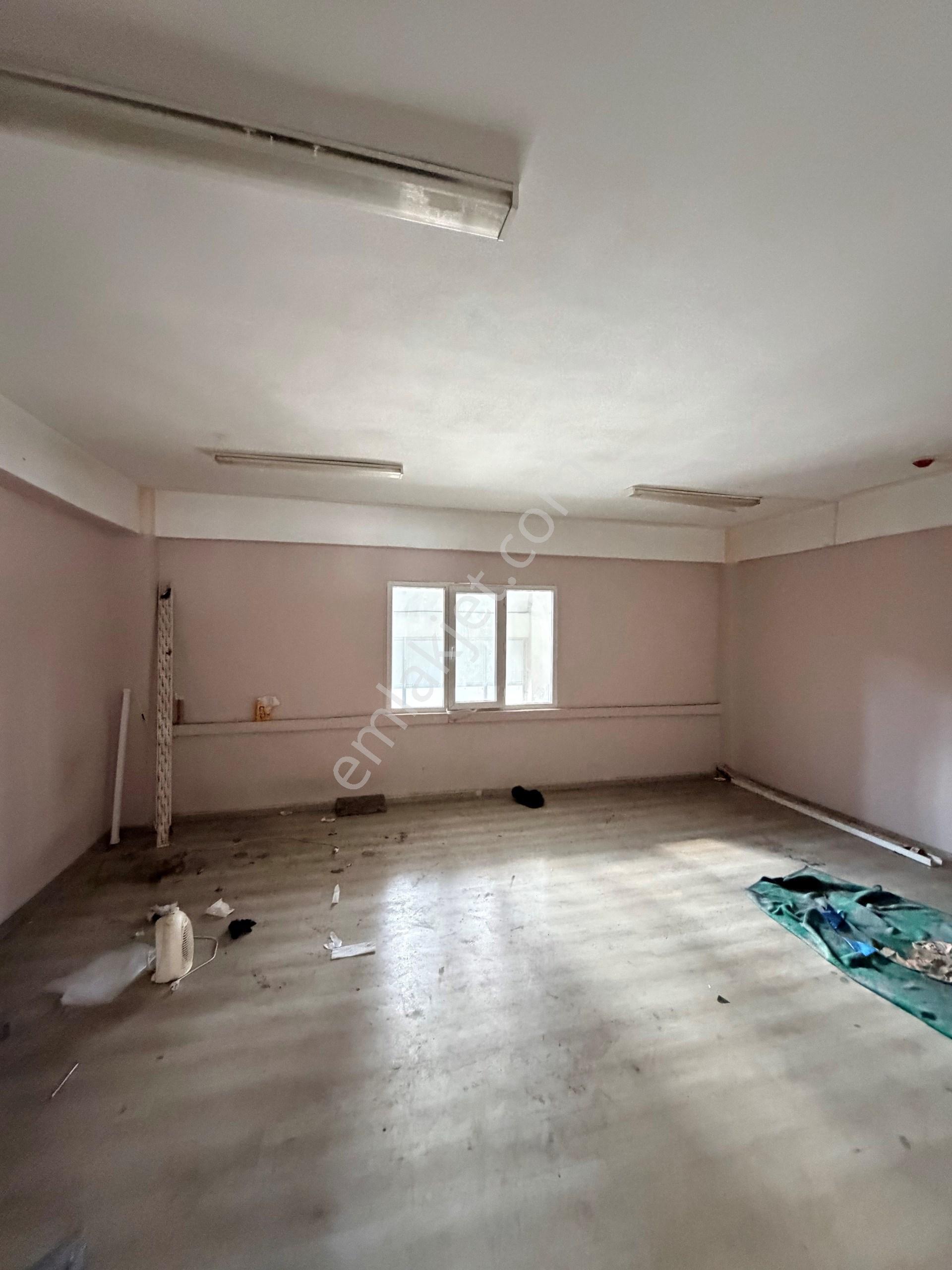 Altıayak Sanayi Bölgesi'nde 4 Adet Tır Giriş Kapısı Bulunan 1.200 M² Ticari Alan Kiralık. - Görsel 20
