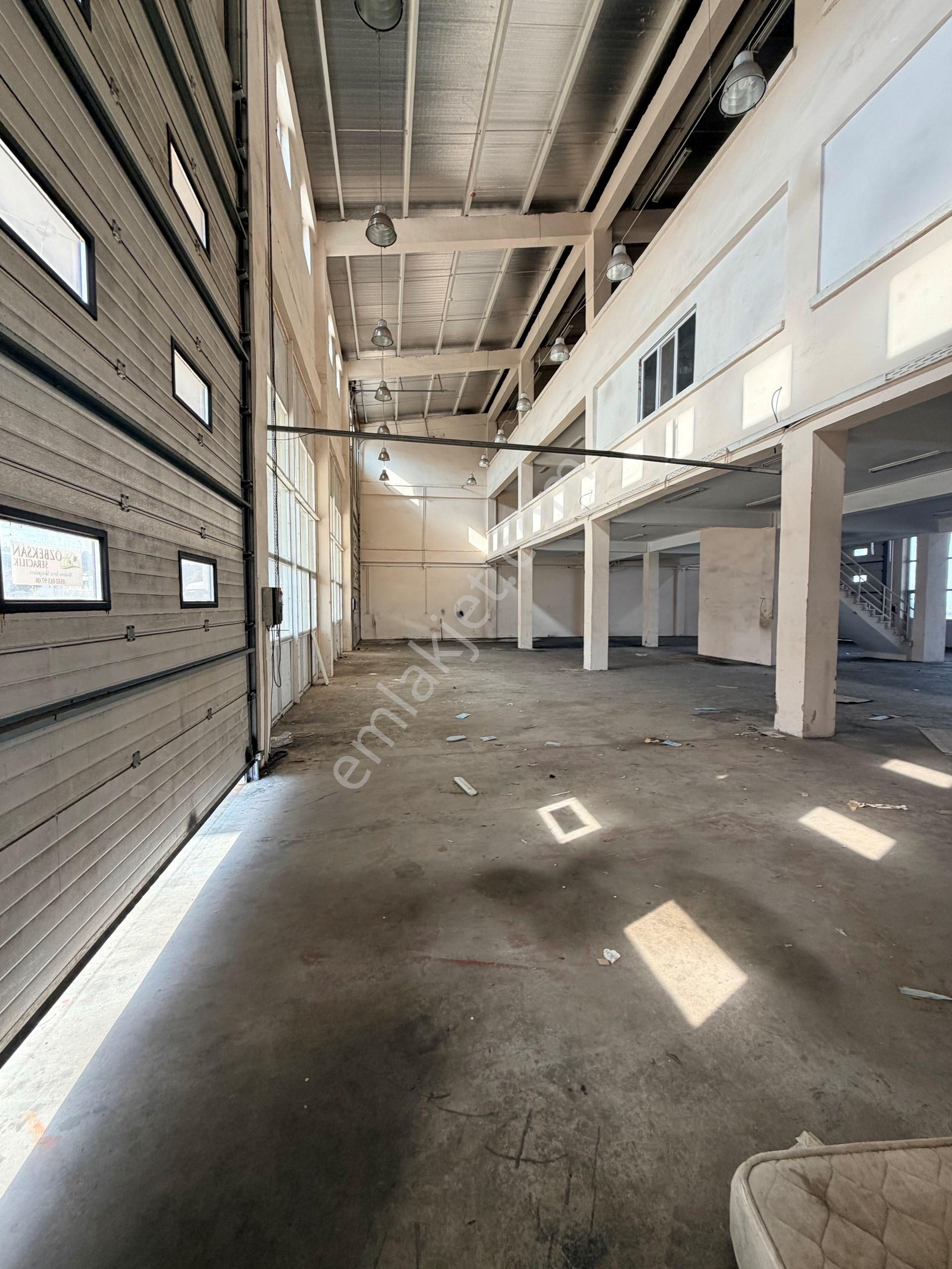 Altıayak Sanayi Bölgesi'nde 4 Adet Tır Giriş Kapısı Bulunan 1.200 M² Ticari Alan Kiralık. - Görsel 5