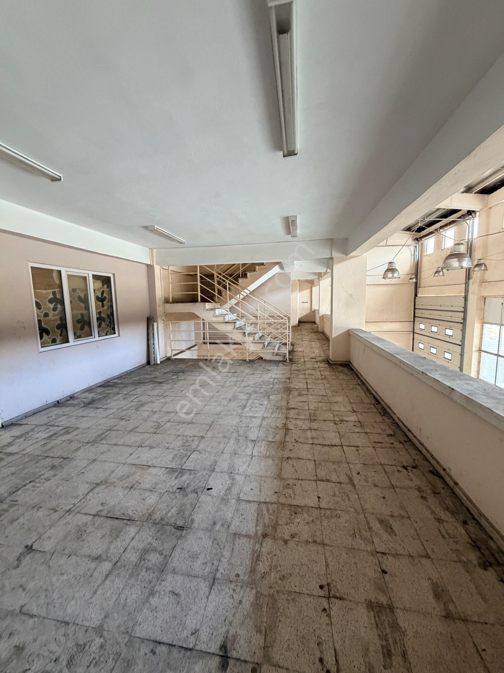 Altıayak Sanayi Bölgesi'nde 4 Adet Tır Giriş Kapısı Bulunan 1.200 M² Ticari Alan Kiralık. - Görsel 21