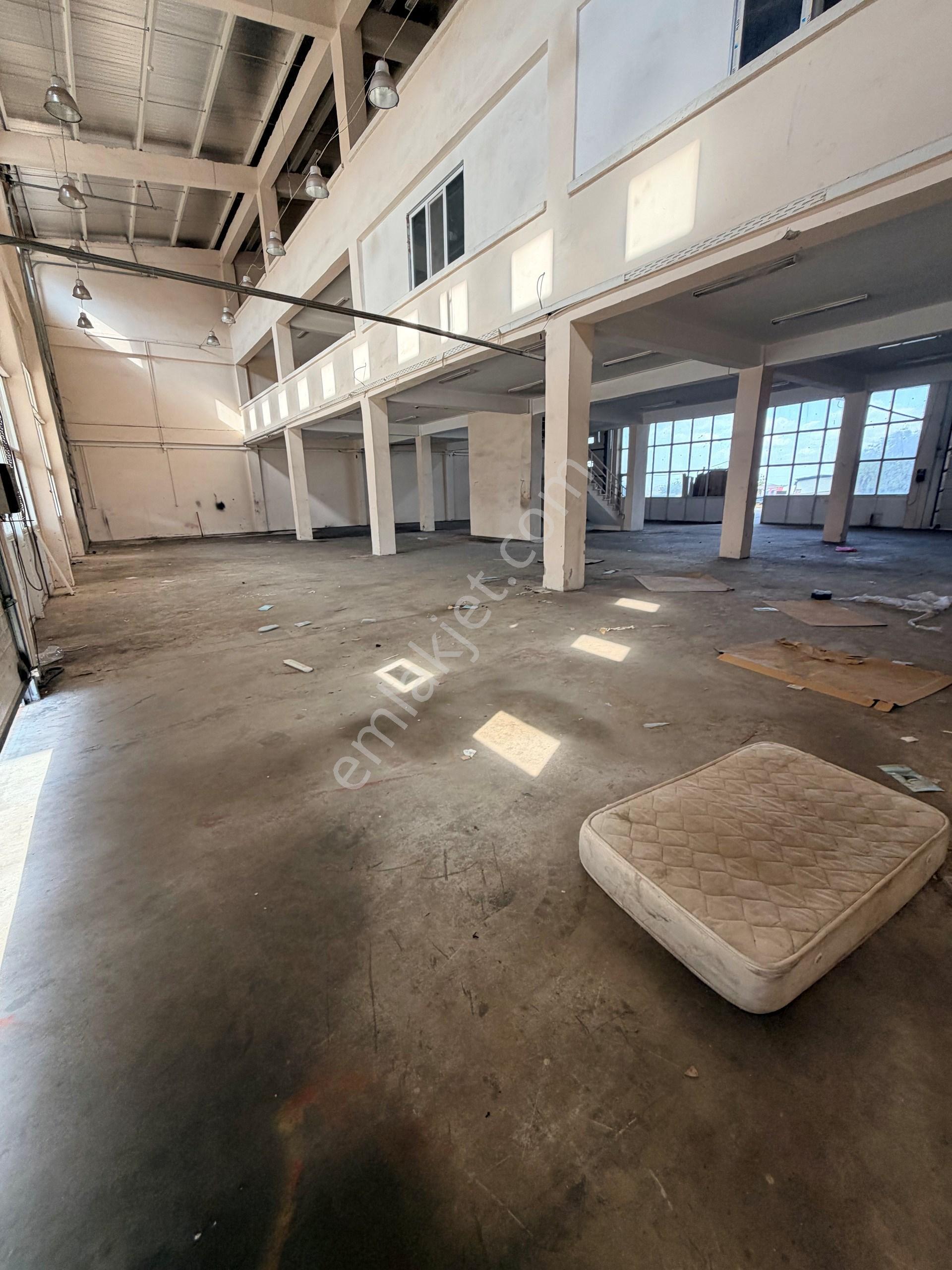 Altıayak Sanayi Bölgesi'nde 4 Adet Tır Giriş Kapısı Bulunan 1.200 M² Ticari Alan Kiralık. - Görsel 4