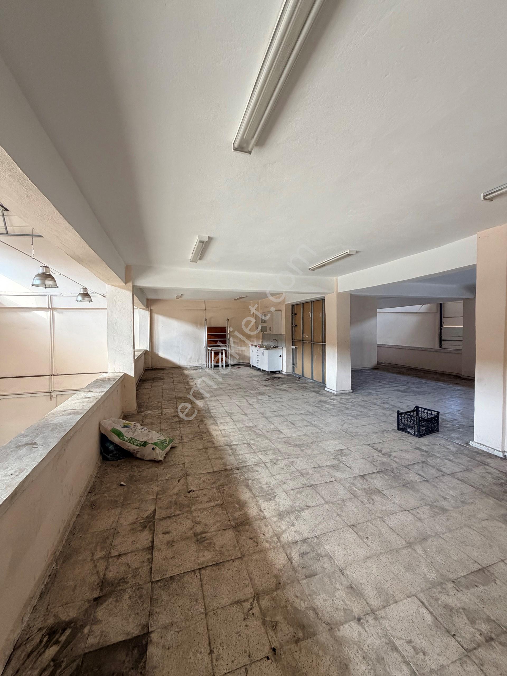 Altıayak Sanayi Bölgesi'nde 4 Adet Tır Giriş Kapısı Bulunan 1.200 M² Ticari Alan Kiralık. - Görsel 22