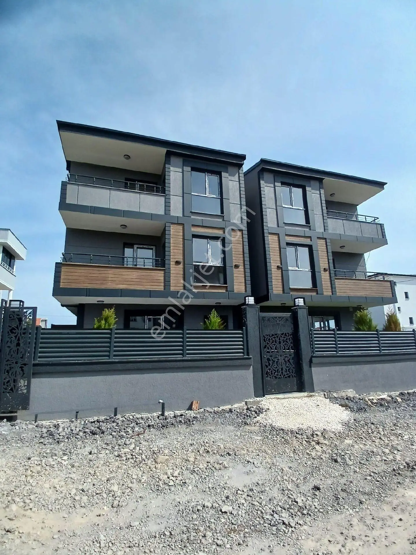 Tekirdağ Yeni Çiflik Satlık Tripleks Satlık Villa