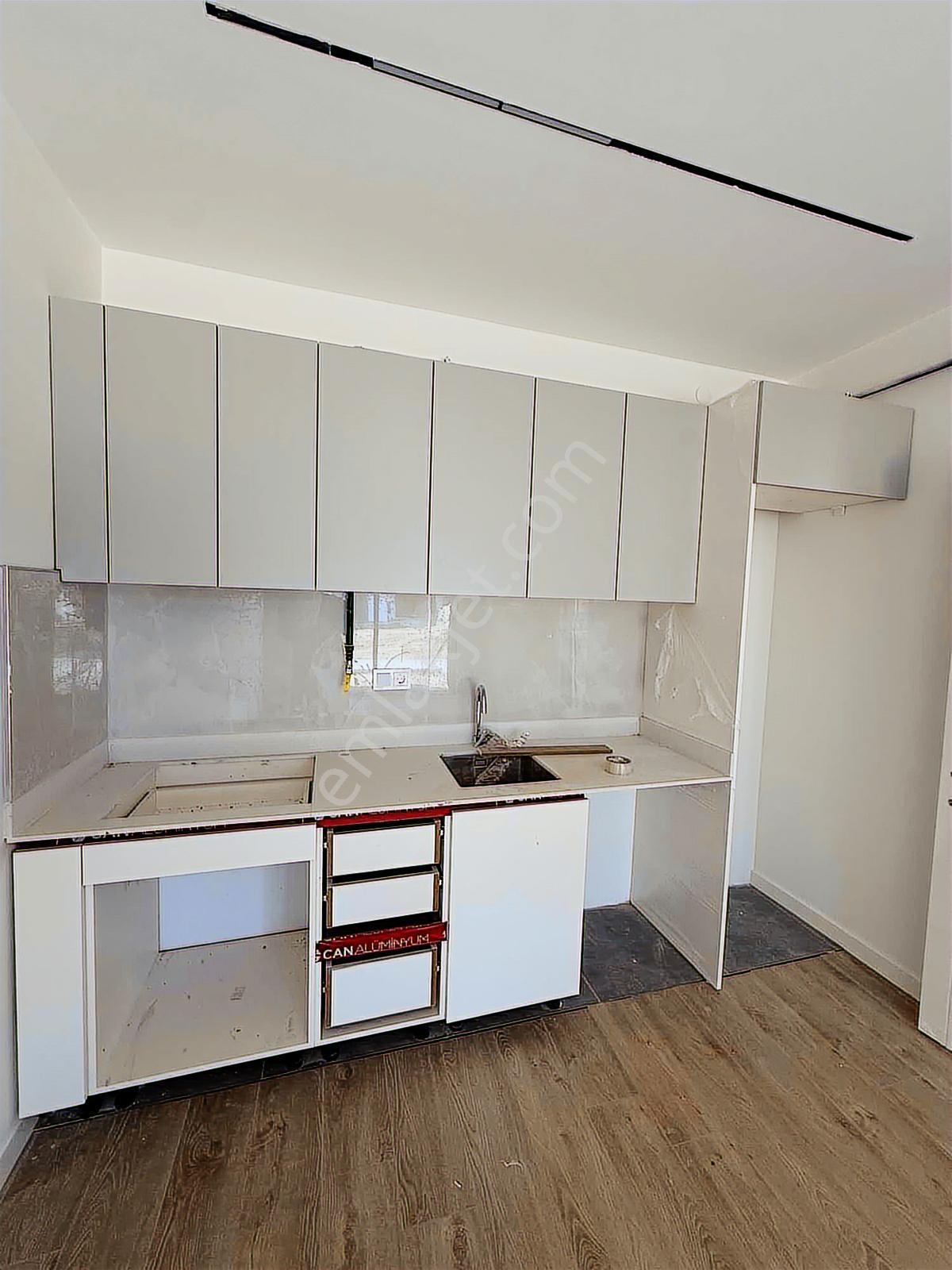 Kadıköyde Havuzlu Sitede Kiralık 1+1 Bahçe Katı - Görsel 8