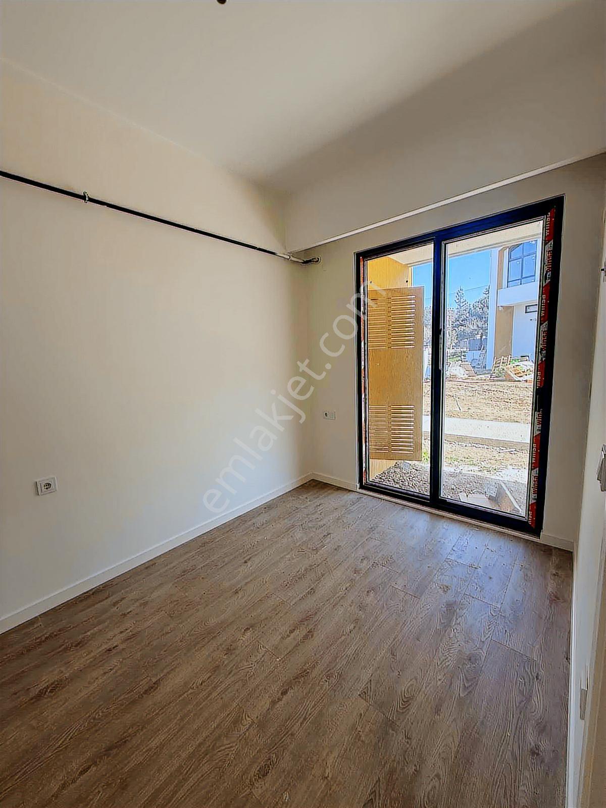 Kadıköyde Havuzlu Sitede Kiralık 1+1 Bahçe Katı - Görsel 6