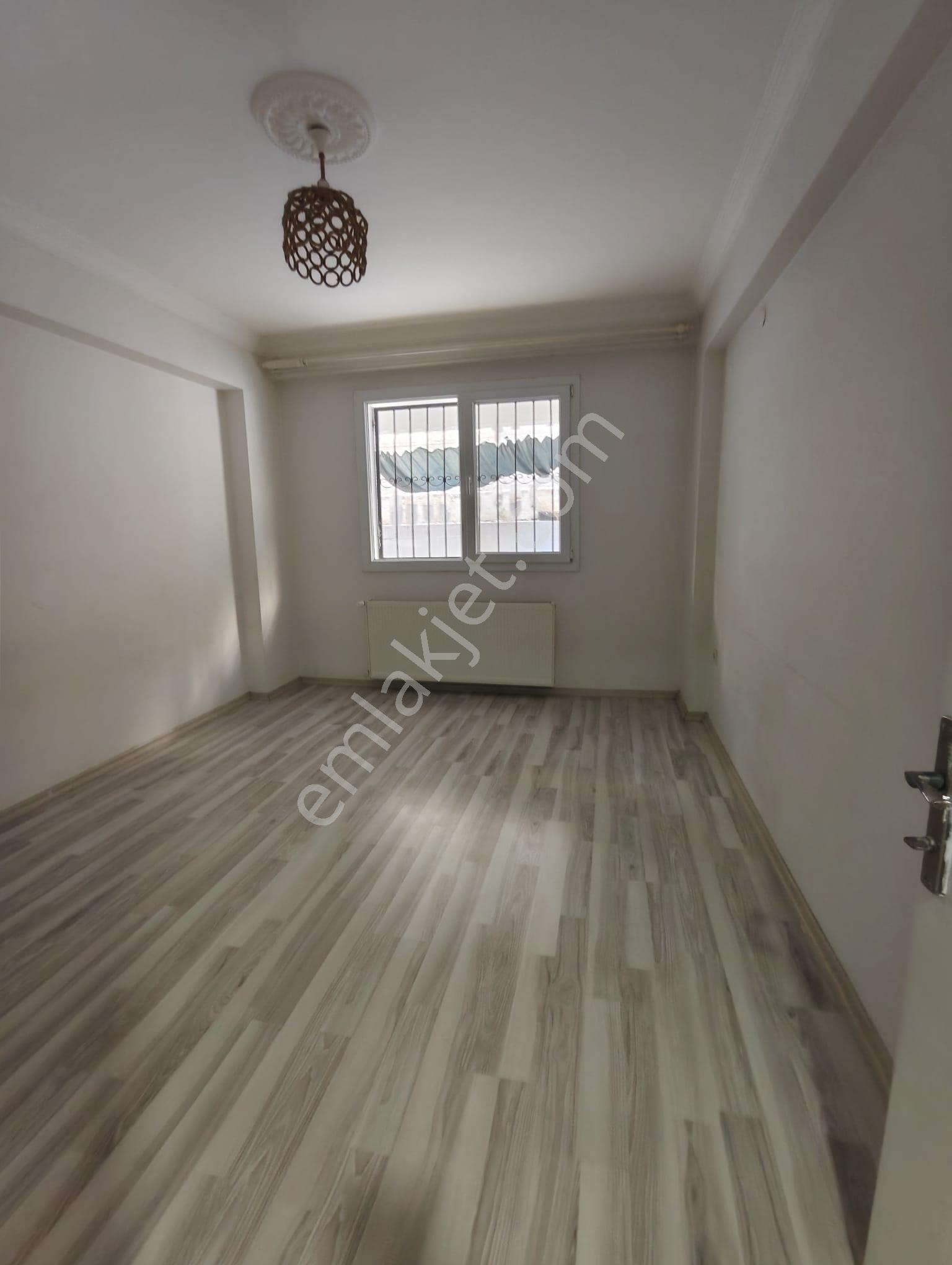 Küçük Çiğli Mahallesinde Ebeveyn Banyolu 3+1 Kiralık Daire - Görsel 3