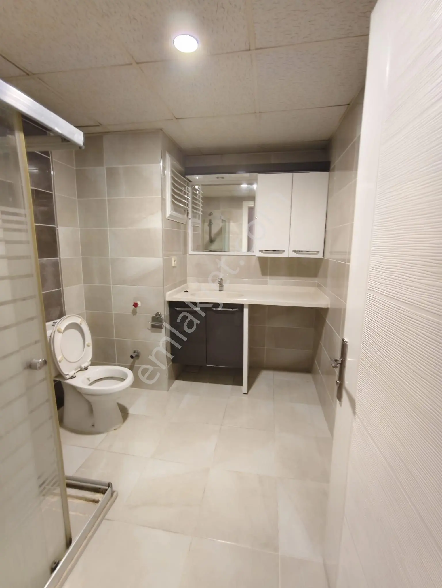 Küçük Çiğli Mahallesinde Ebeveyn Banyolu 3+1 Kiralık Daire - Görsel 5