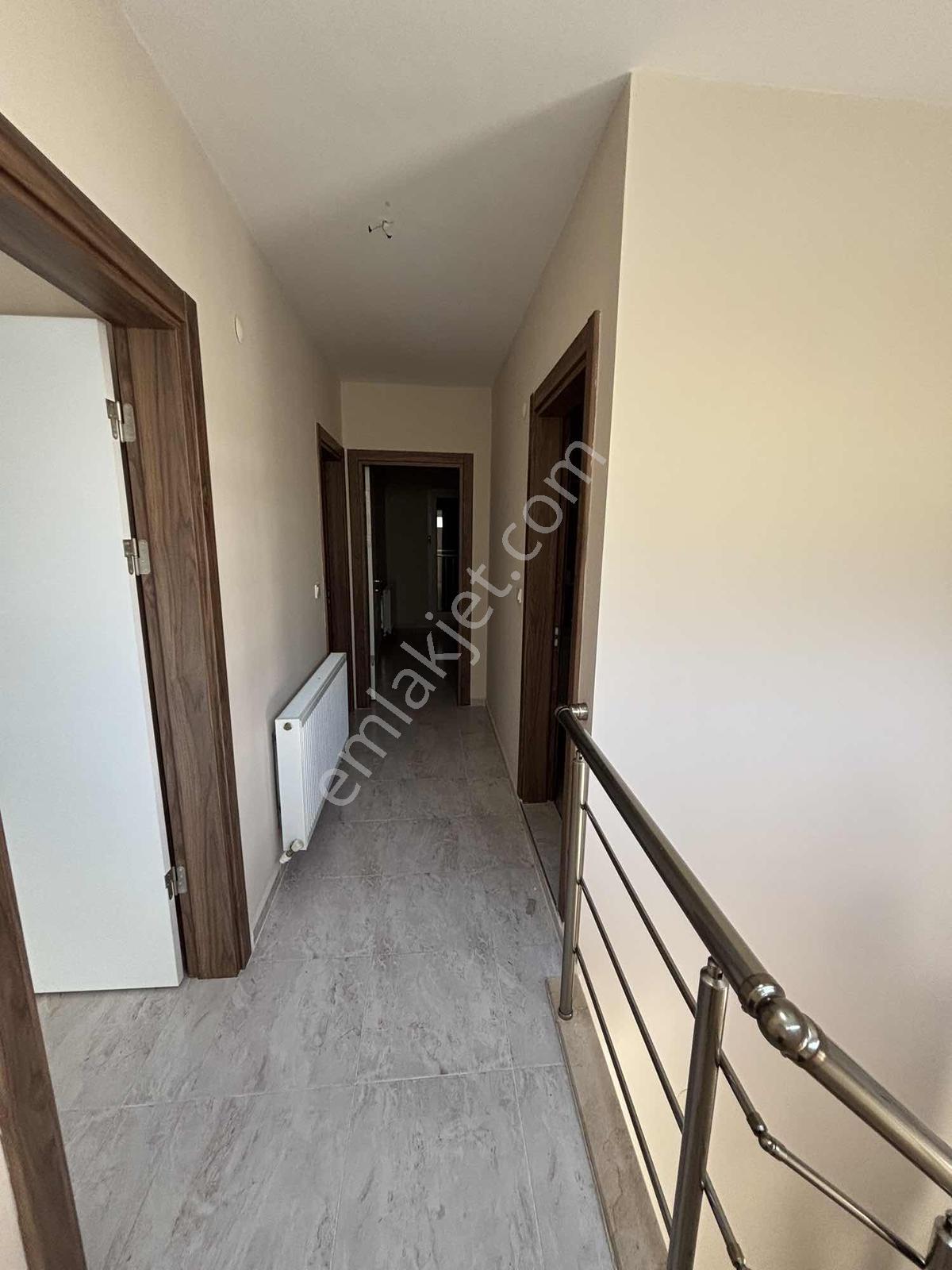 Kuşadasında Köşe Konumda 3+1 Müstakil Bahçeli Villa - Görsel 27