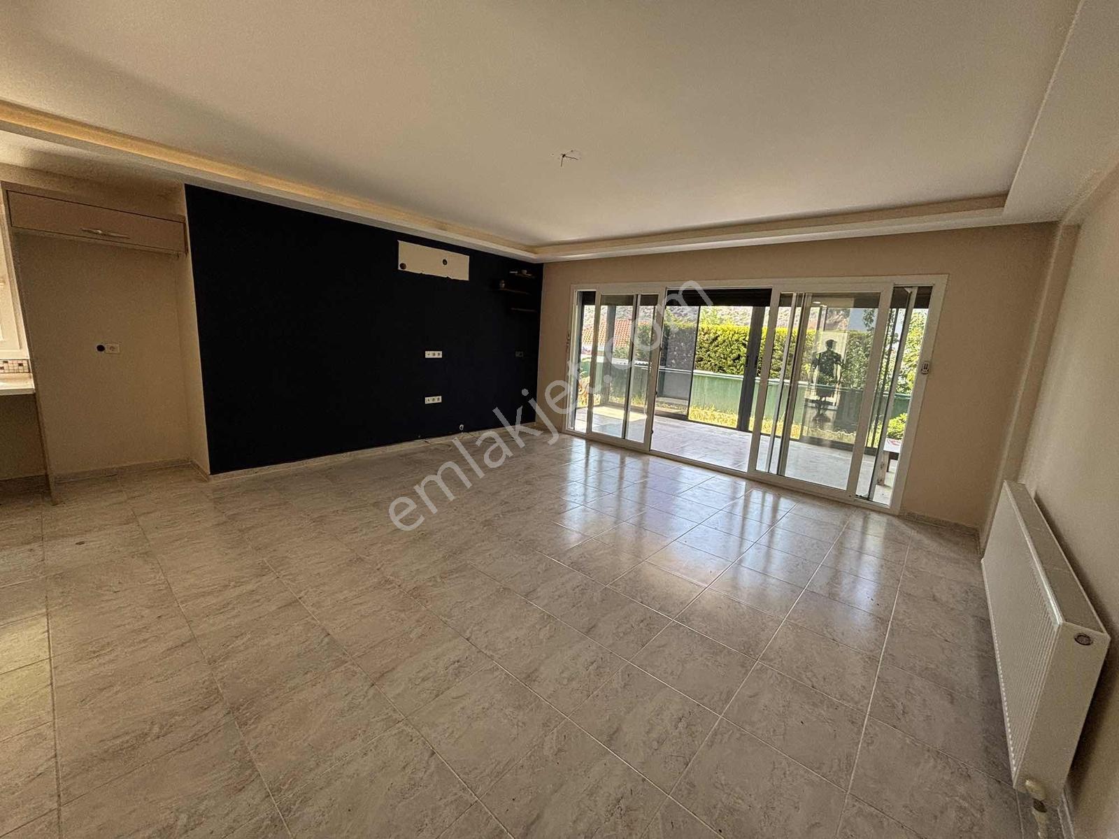 Kuşadasında Köşe Konumda 3+1 Müstakil Bahçeli Villa - Görsel 9