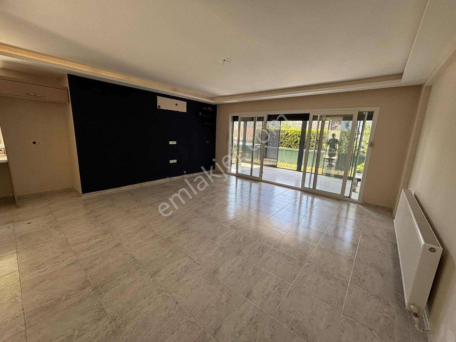 Kuşadasında Köşe Konumda 3+1 Müstakil Bahçeli Villa - Görsel 35