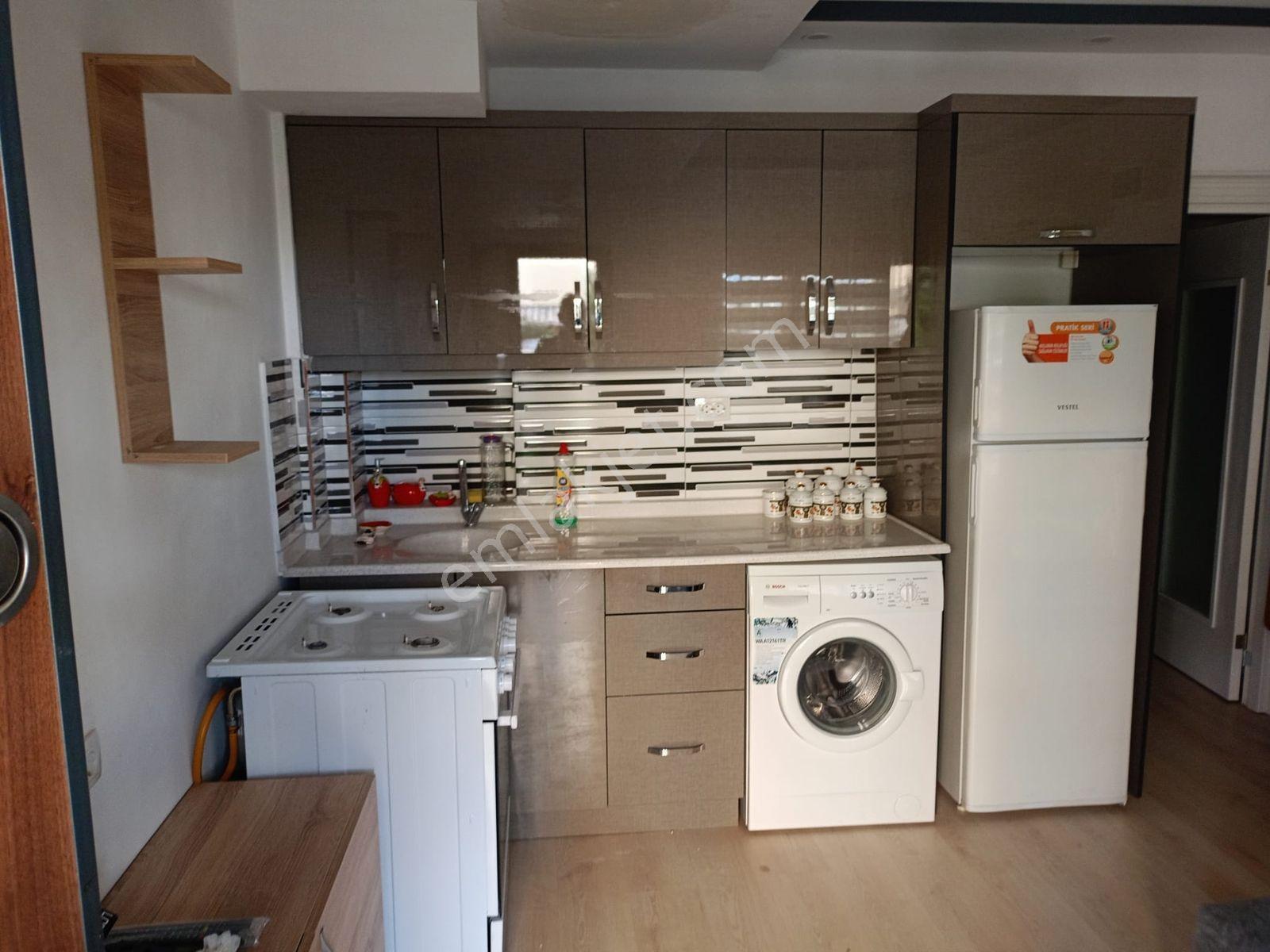 Yenigünde Satılık Mevlana Caddesine Yakın Eşyalı 1+1 Giriş