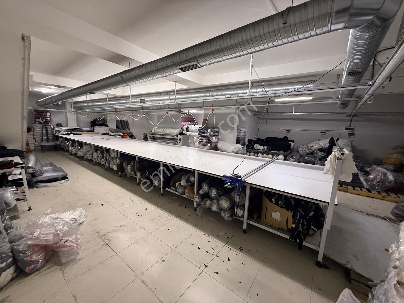 Işık'dan Menderes Metro Dibinde Kiralık İskanlı Dükkan 380m²