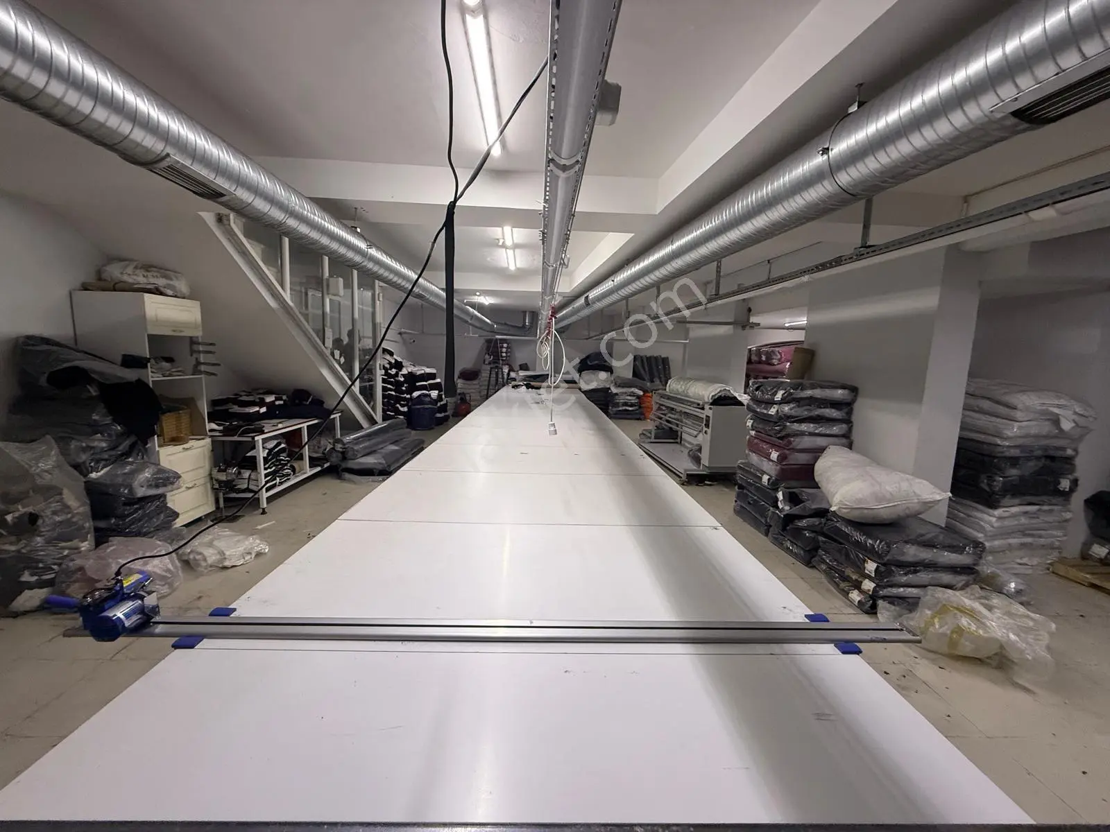 Işık'dan Menderes Metro Dibinde Kiralık İskanlı Dükkan 380m² - Görsel 5