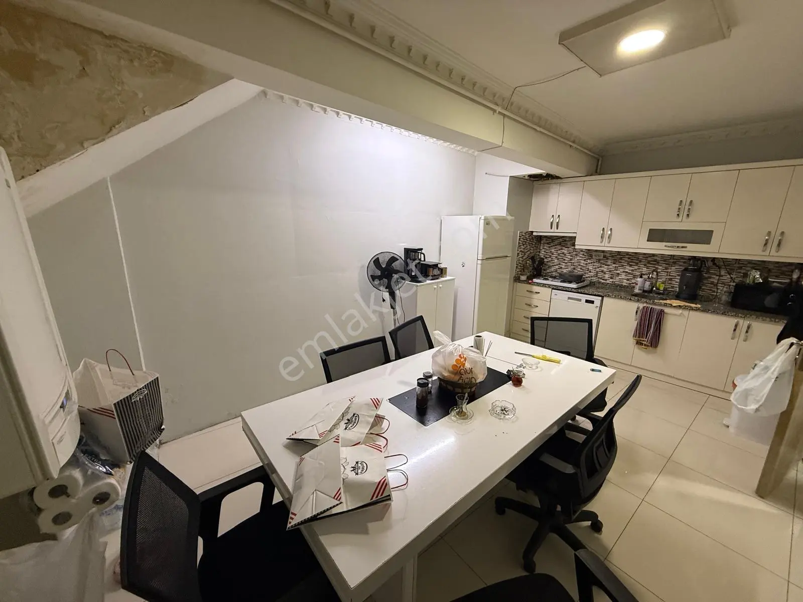 Işık'dan Menderes Metro Dibinde Kiralık İskanlı Dükkan 380m² - Görsel 3