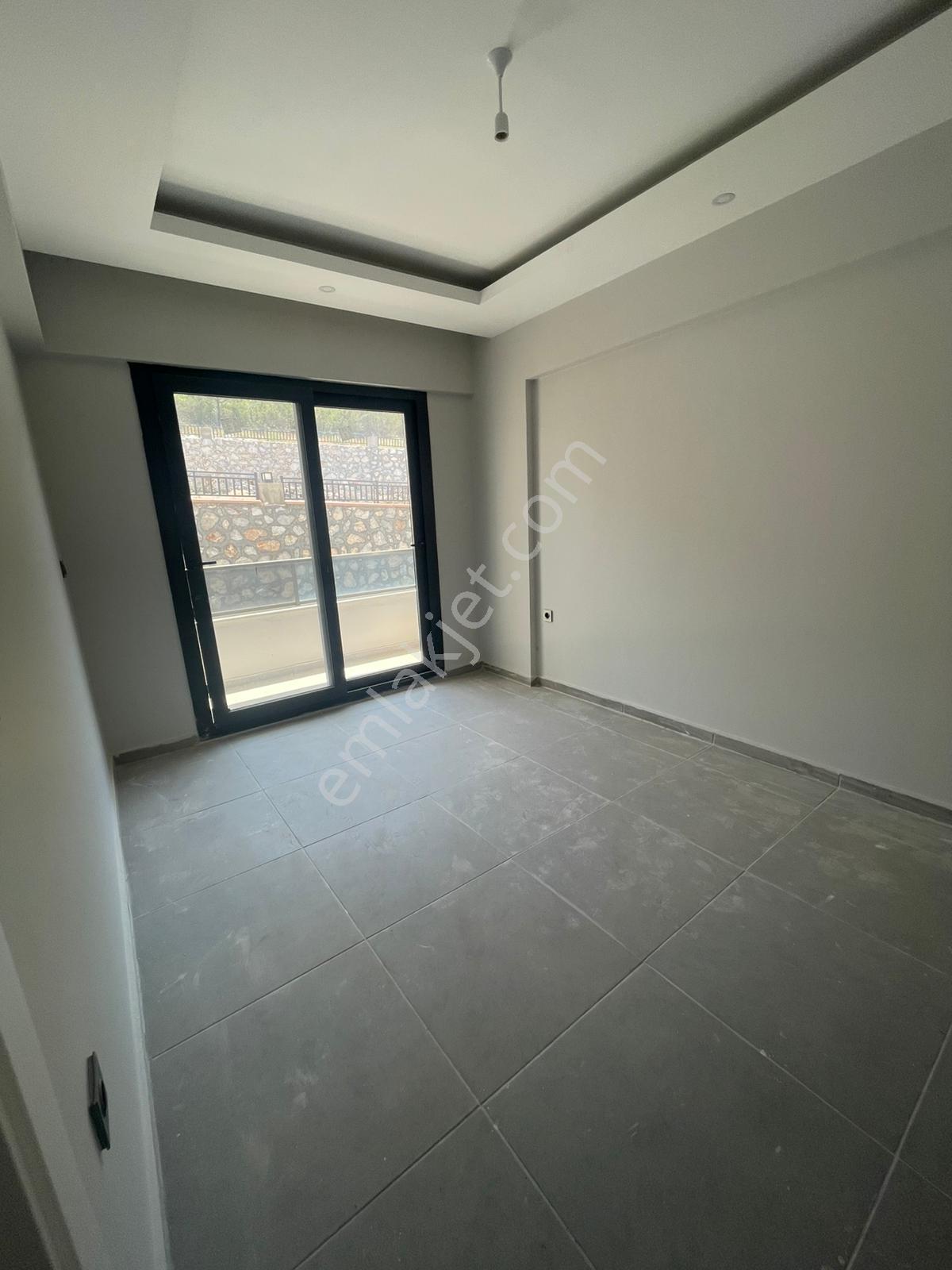 Denize Sıfır Konumlu Full Donanımlı Site İçi 2+1 Daire - Görsel 11