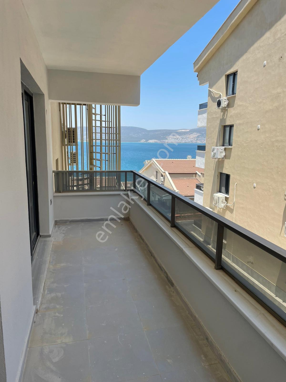Denize Sıfır Konumlu Full Donanımlı Site İçi 2+1 Daire - Görsel 9