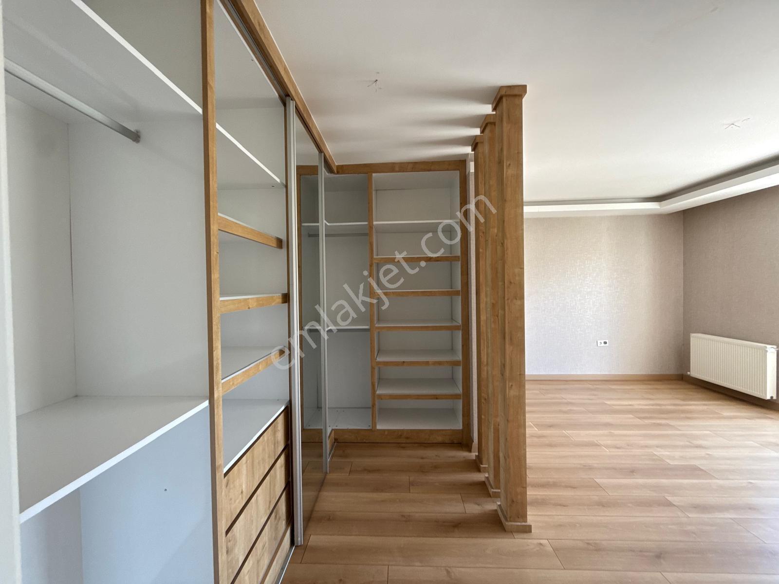 Bağlıca'da Prestijli Site İçerisinde Geniş 4+1 Satılık Daire - Görsel 2