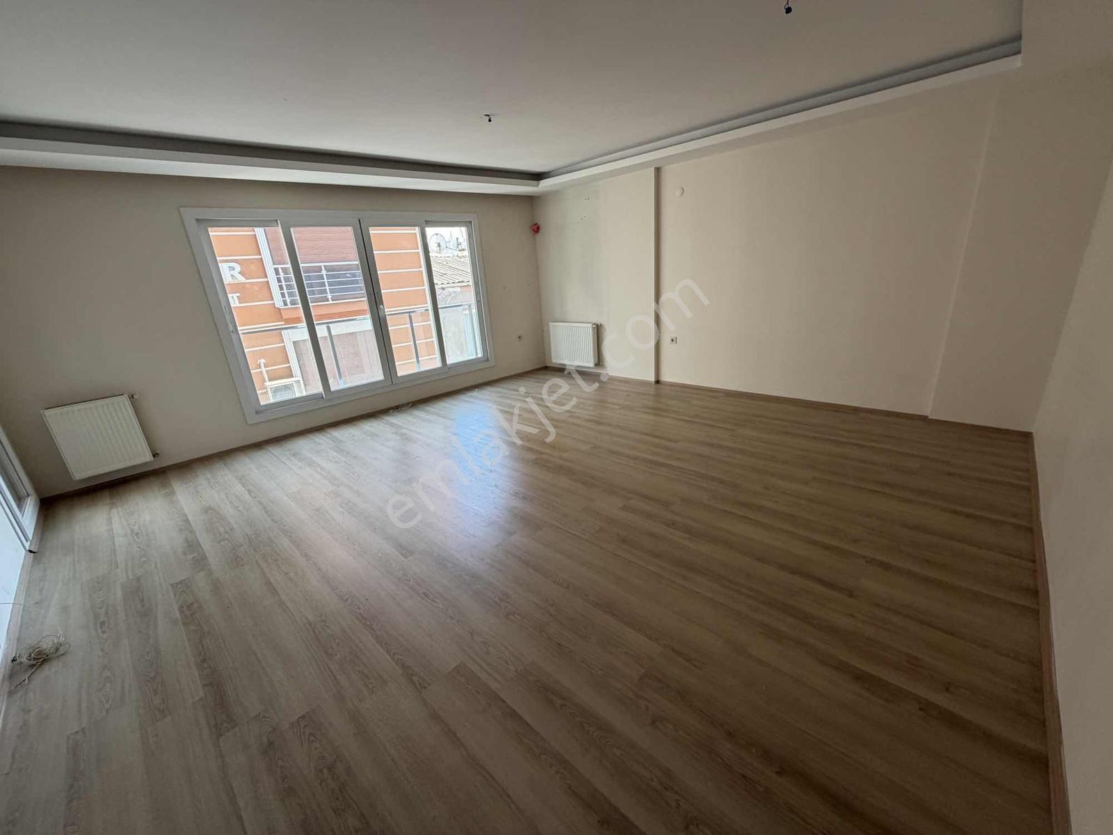 Mir'den Menderes Caddesi Üzeri Arakat 170m2 Ferah Satılık 3+1 - Görsel 2