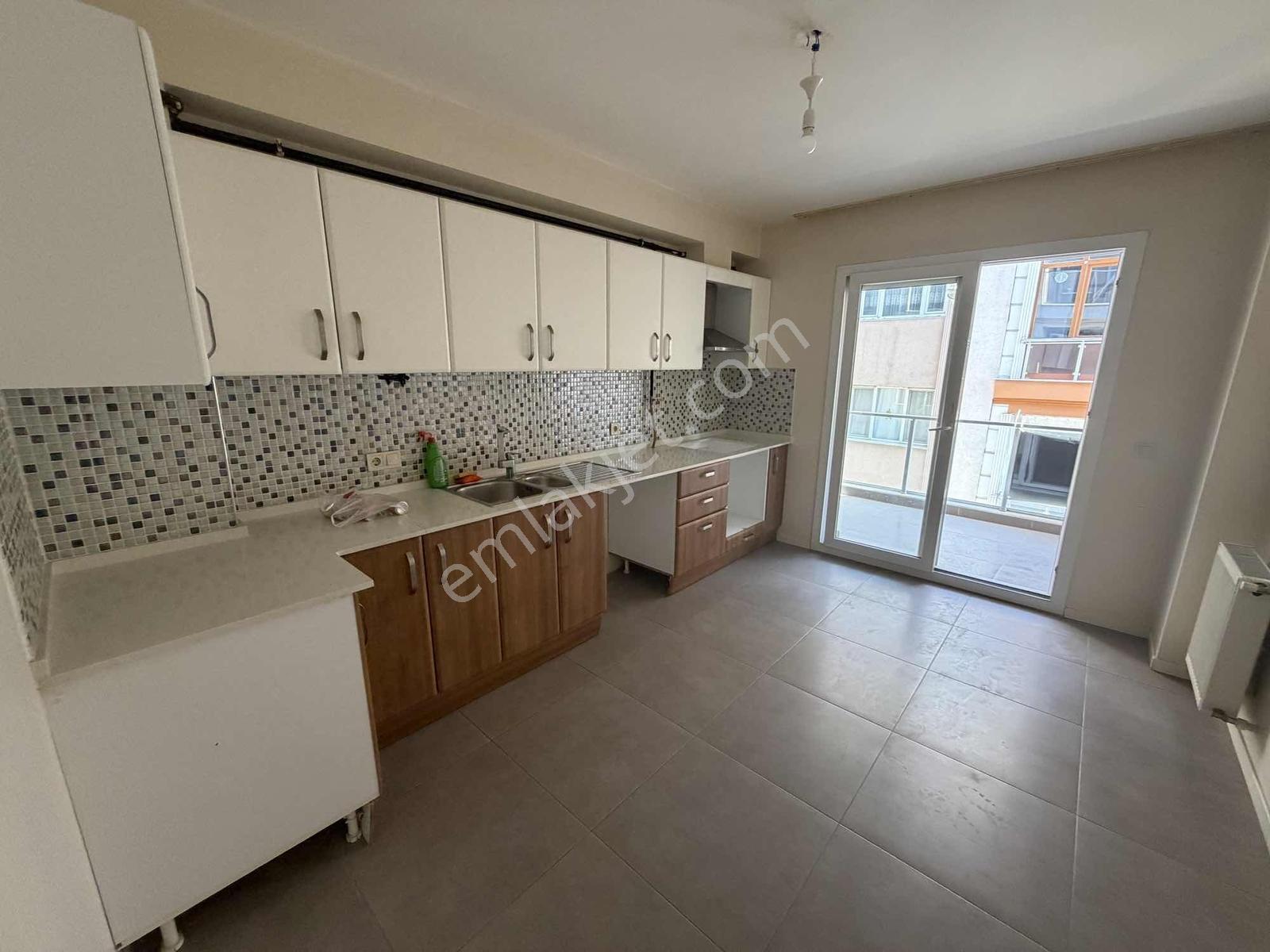 Mir'den Menderes Caddesi Üzeri Arakat 170m2 Ferah Satılık 3+1 - Görsel 4