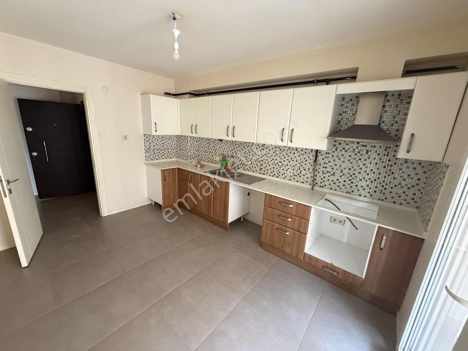 Mir'den Menderes Caddesi Üzeri Arakat 170m2 Ferah Satılık 3+1 - Görsel 5