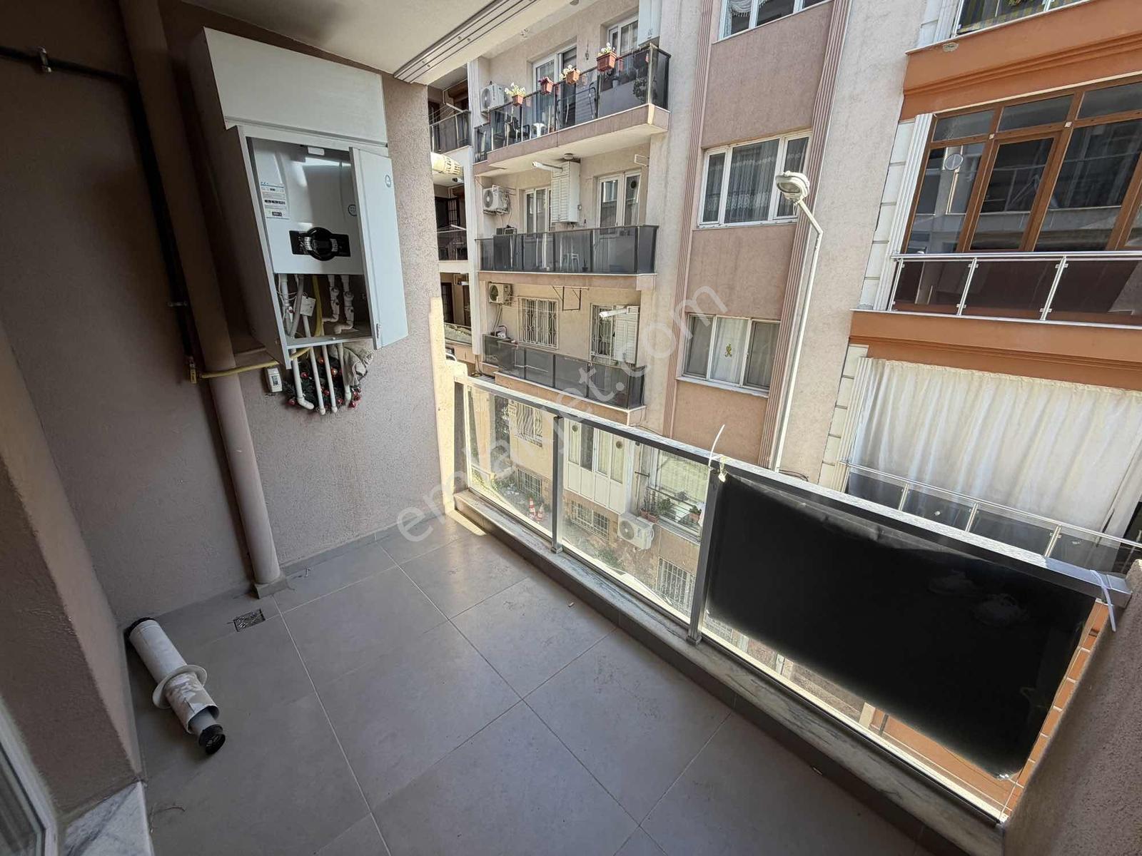 Mir'den Menderes Caddesi Üzeri Arakat 170m2 Ferah Satılık 3+1 - Görsel 6