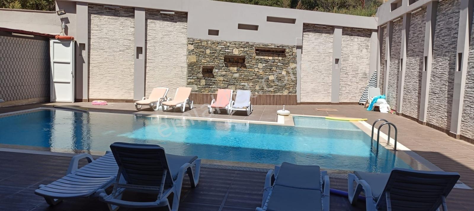 Havuzlu, Asansörlü, Deniz Manzaralı, Eşyalı Daire