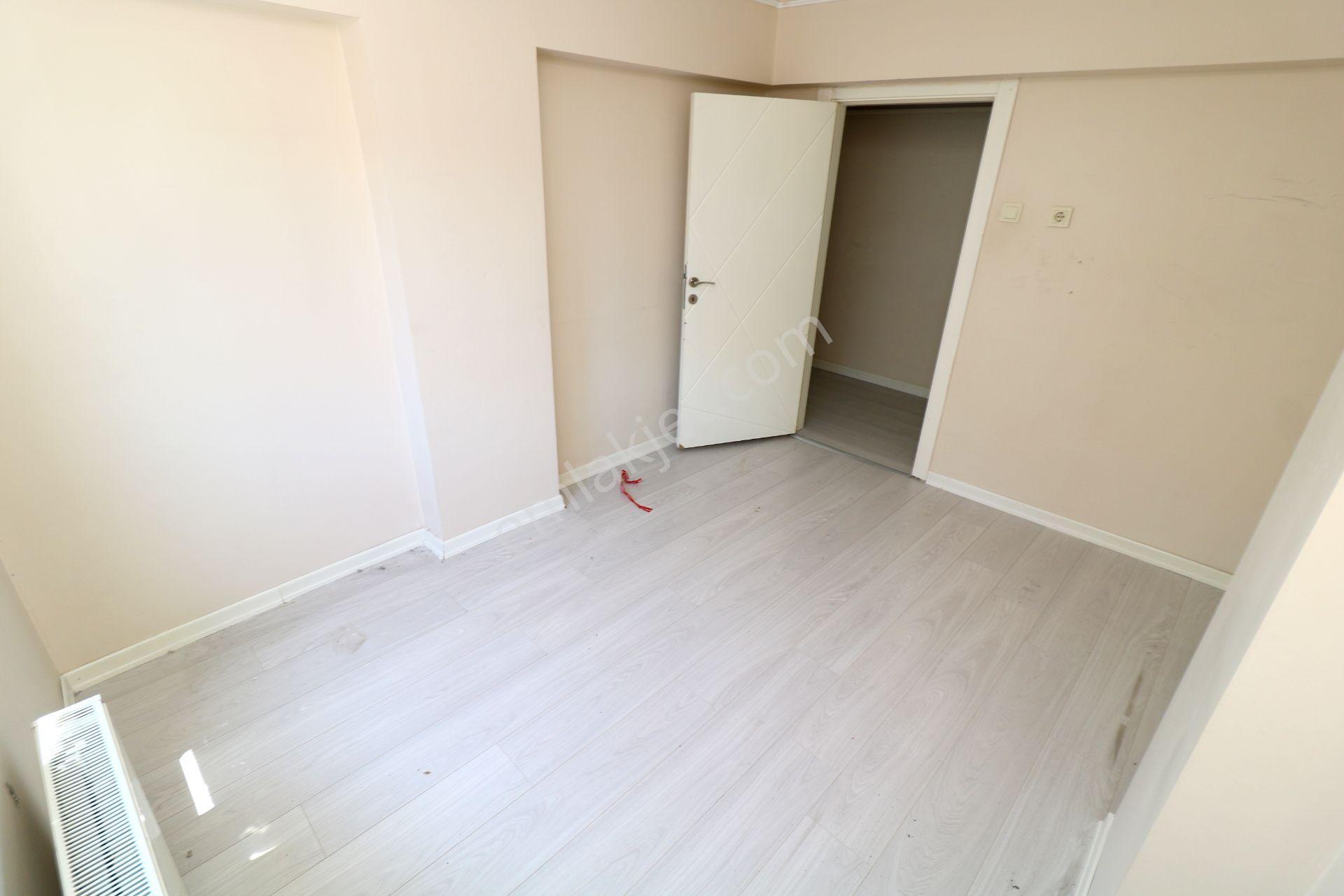 Emre Emlaktan Atakent Mahallesinde 14 Cadde Yanı Servis Güzergahında Kiralık 3+1 Daire - Görsel 16