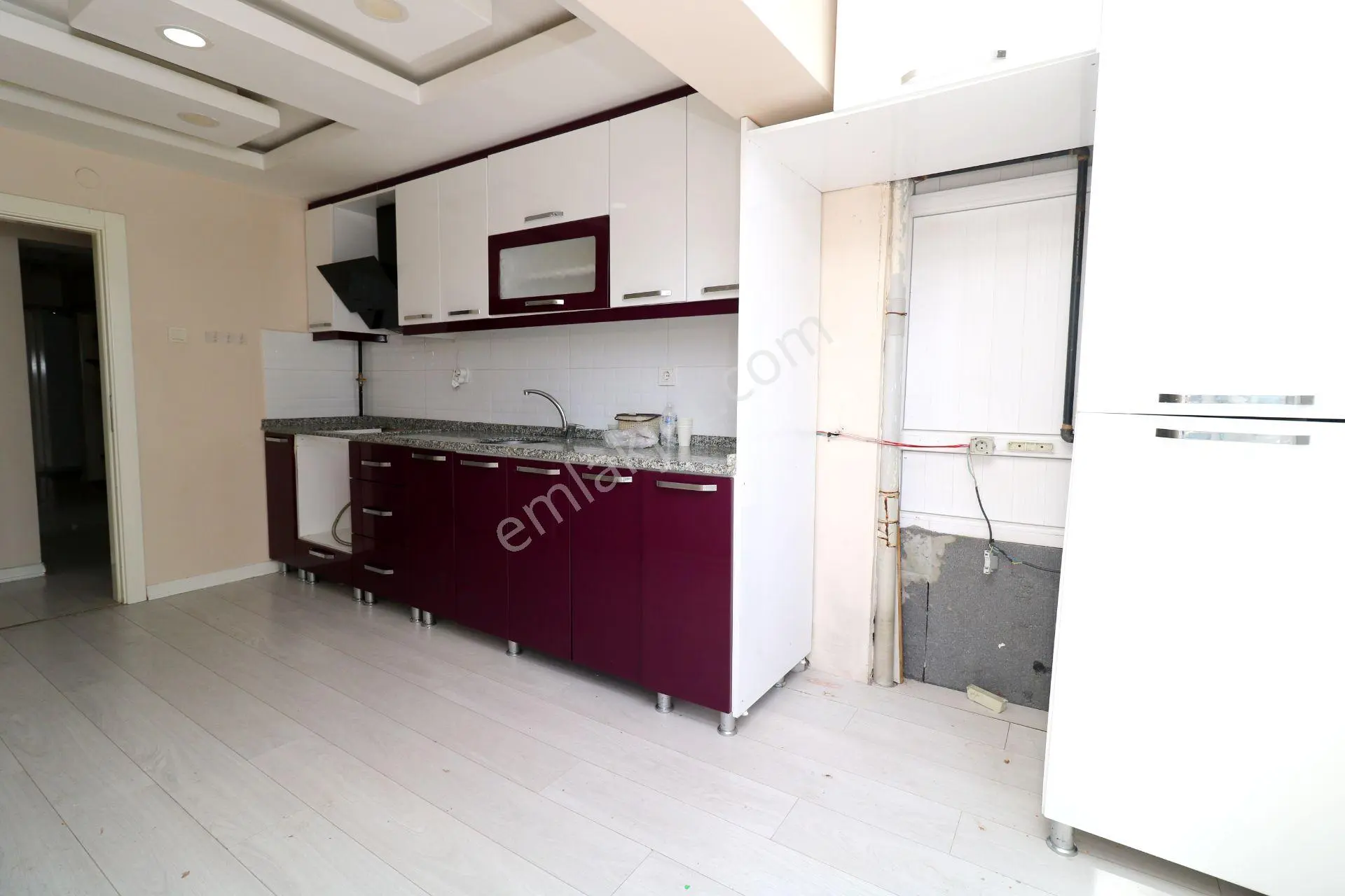 Emre Emlaktan Atakent Mahallesinde 14 Cadde Yanı Servis Güzergahında Kiralık 3+1 Daire - Görsel 5