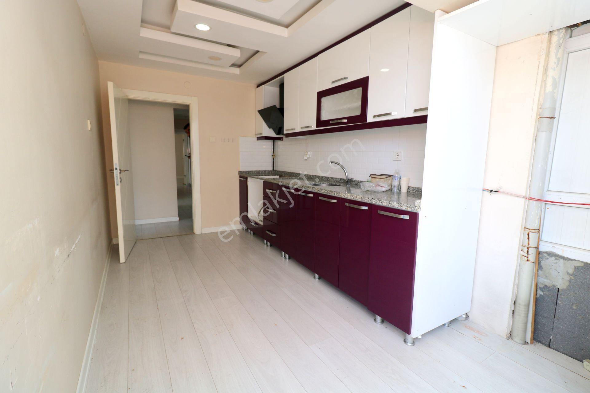 Emre Emlaktan Atakent Mahallesinde 14 Cadde Yanı Servis Güzergahında Kiralık 3+1 Daire - Görsel 4