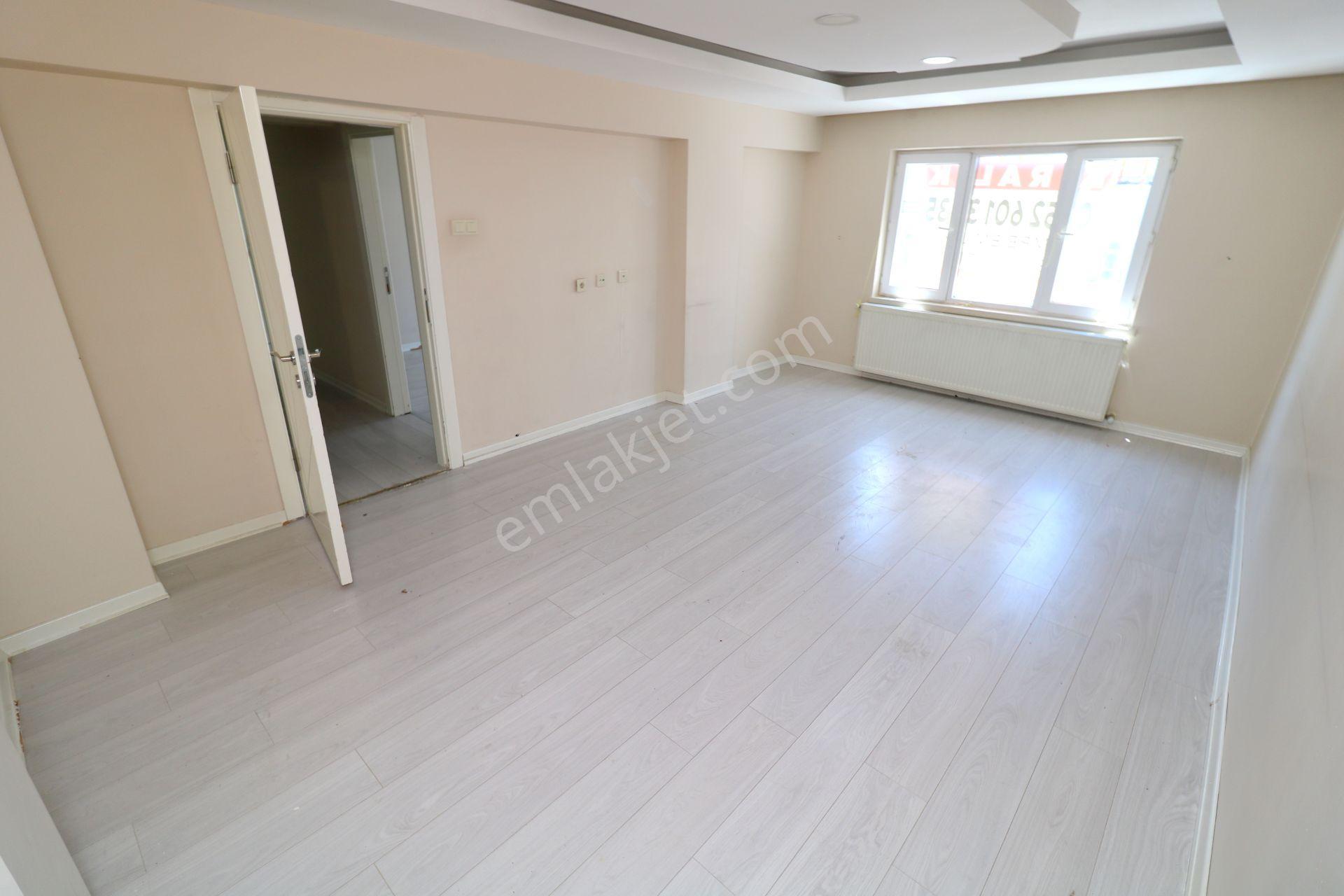 Emre Emlaktan Atakent Mahallesinde 14 Cadde Yanı Servis Güzergahında Kiralık 3+1 Daire - Görsel 9