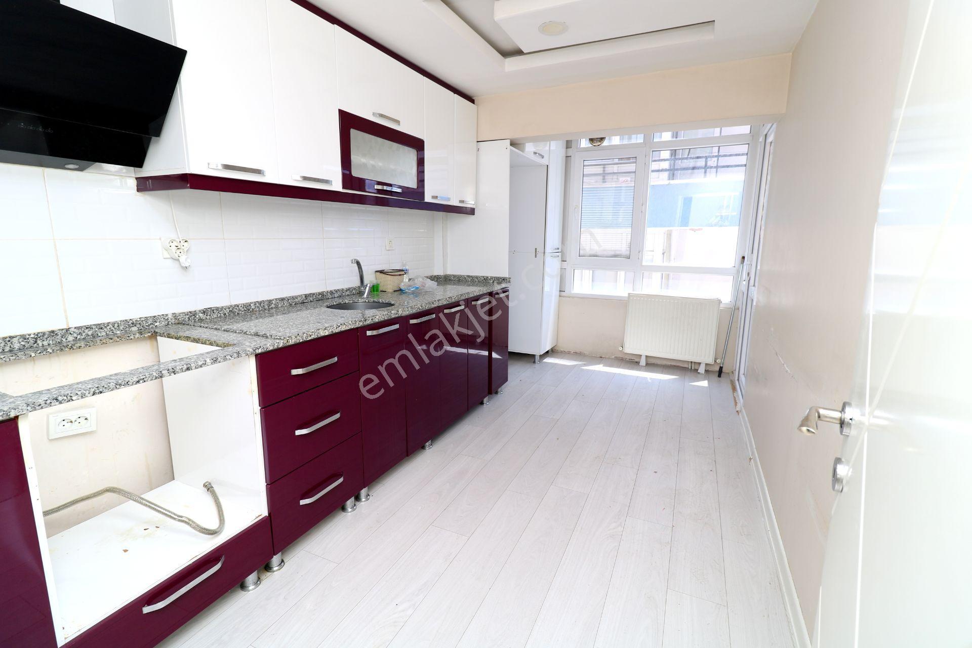 Emre Emlaktan Atakent Mahallesinde 14 Cadde Yanı Servis Güzergahında Kiralık 3+1 Daire - Görsel 7