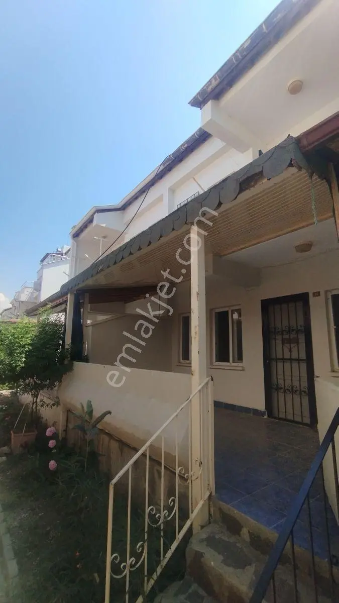 İlkon'dan Çalış Plajı'na Yürüme Mesafesinde Satılık 3+1 Tripleks