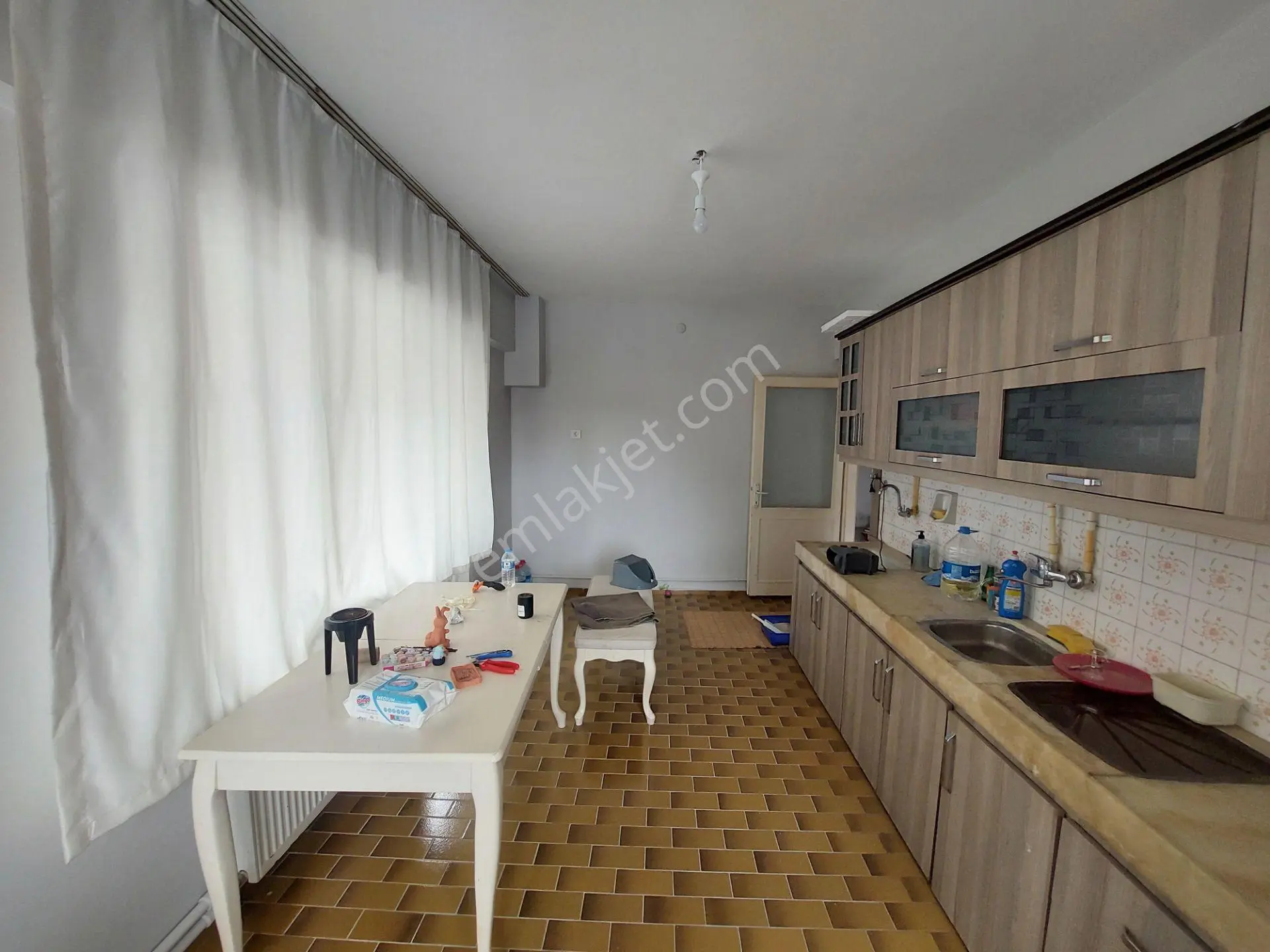 Yıldız Gayrimenkul'den Kiralık Daire Çeşme Meydanı Caddesi Mevkii 1.kat - Görsel 3